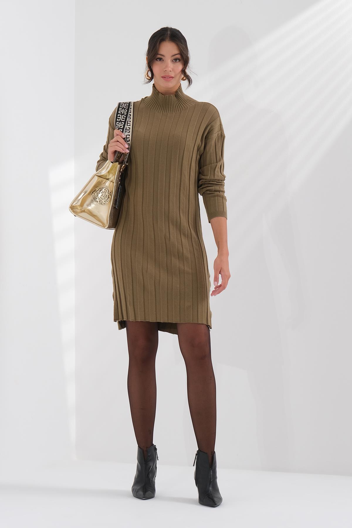 Yüksek Yaka Triko Elbise