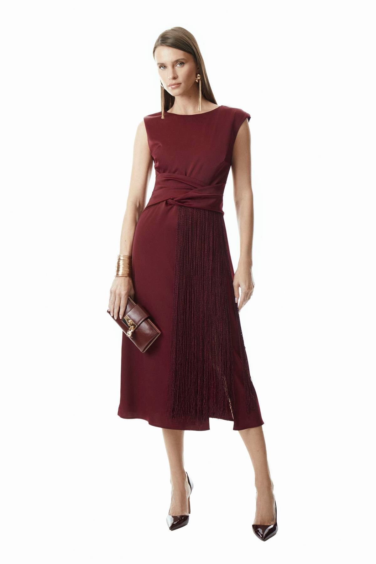 Zarif Kesimi Ve Püskül Detayıyla Şık Siyah Midi Elbise