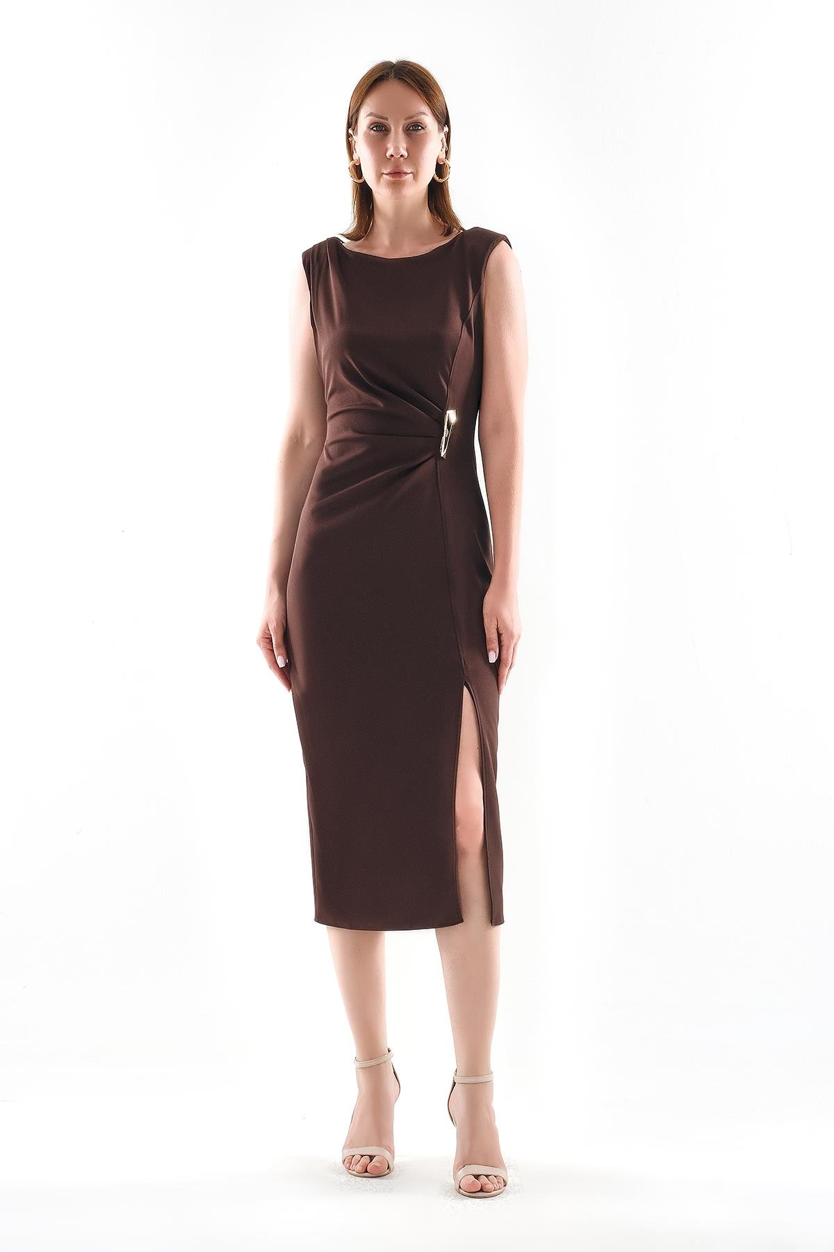 Bedene Oturan Önden Yırtmaçlı Midi Boy Şık Elbise