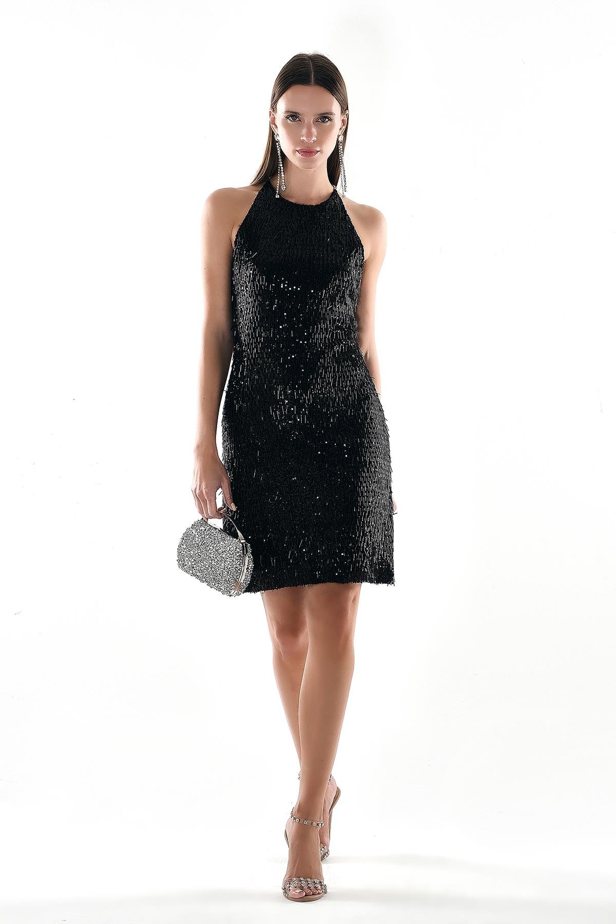 Boyundan Bağlamalı Gold Aksesuarlı Mini Elbise