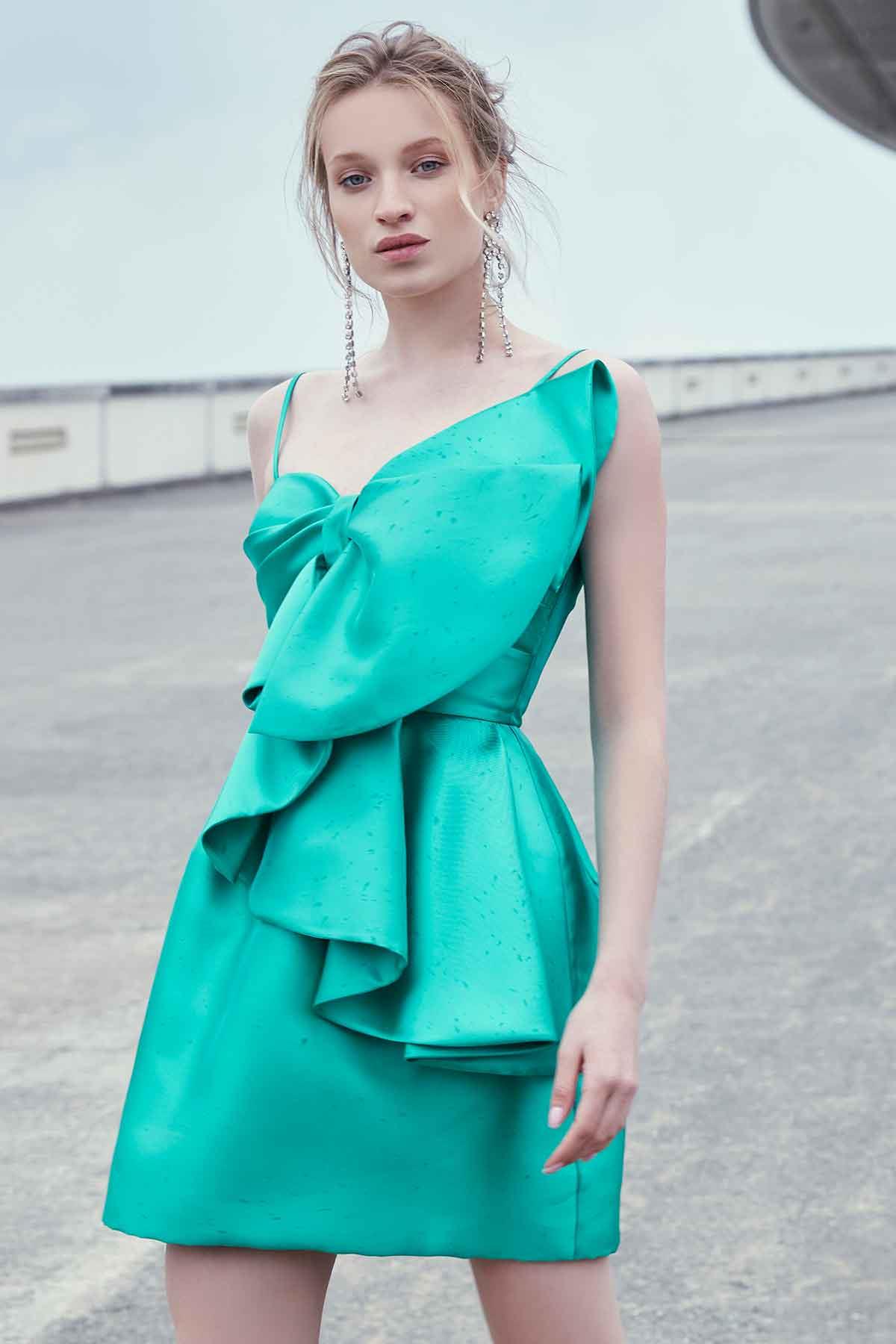 Fiyonklu Kısa Elbise