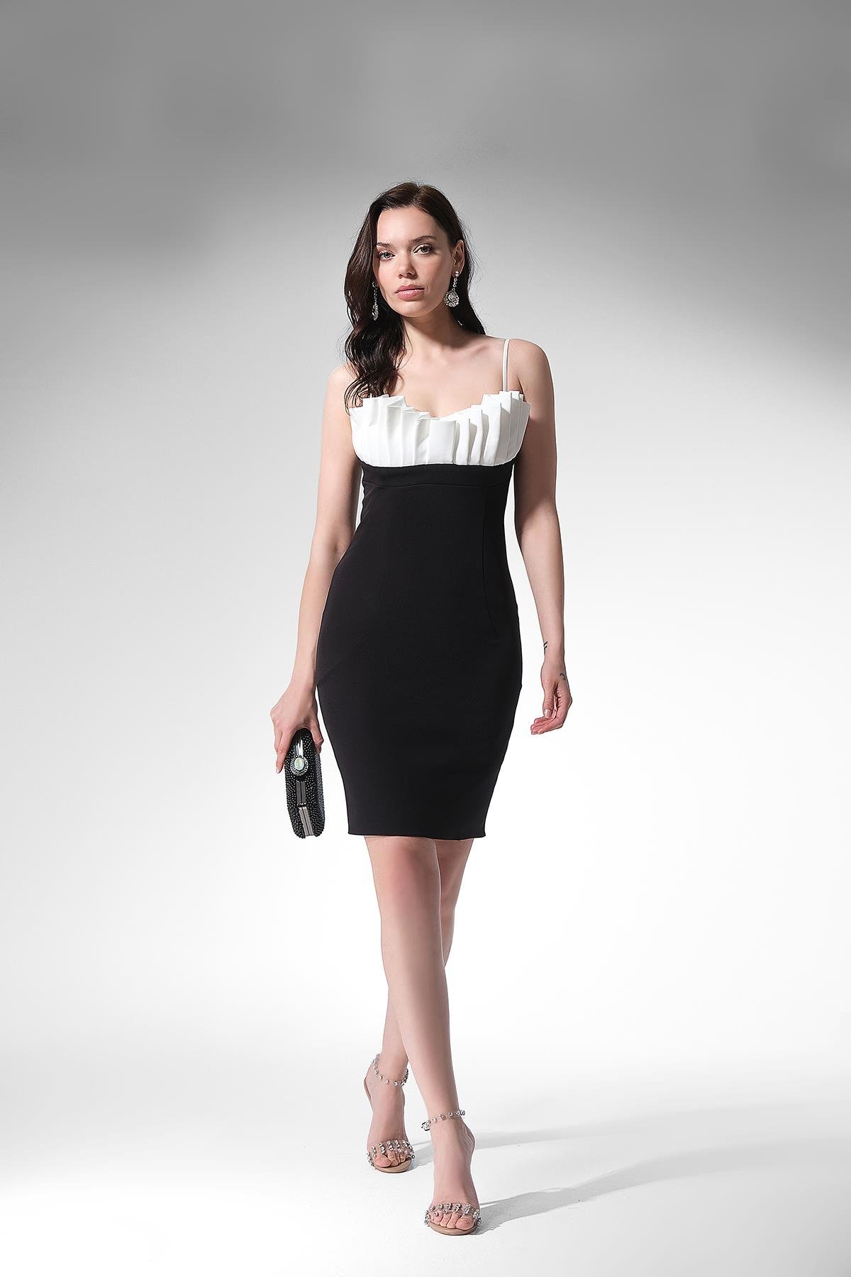 Kontrast Renk Detaylı Göğüsü Pili Detaylı Mini Elbise