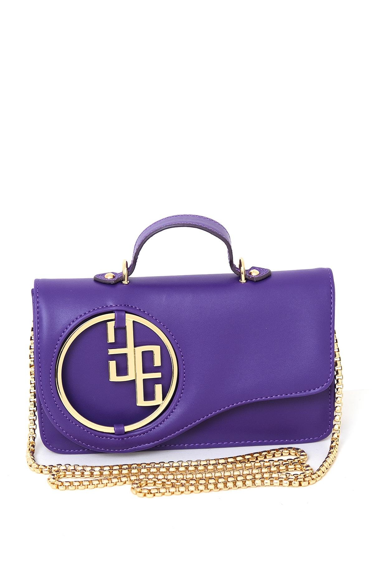 Logo Detaylı Asimetrik Kapaklı Tasarım Çanta