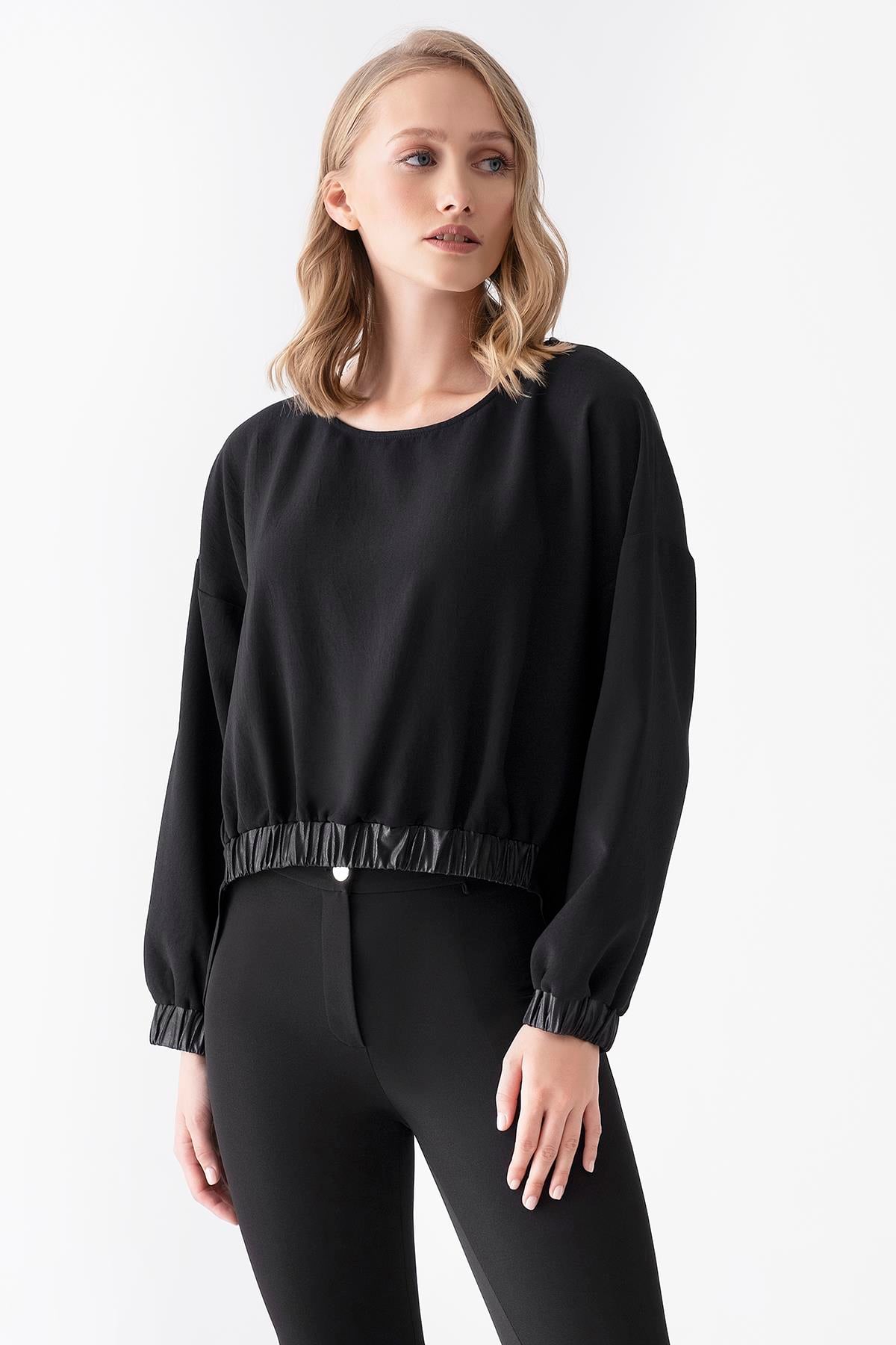 Önü Lastik Detaylı Bluz