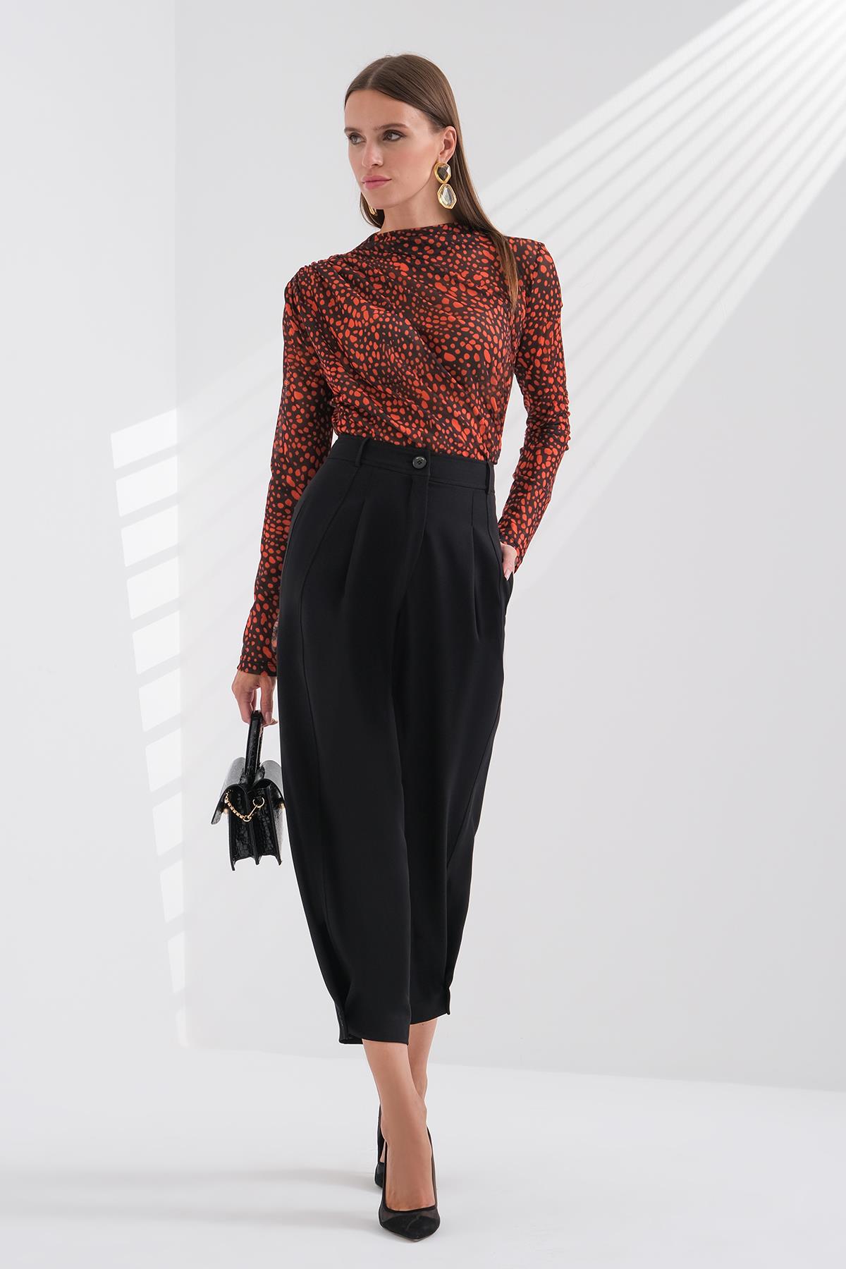 Paça Detaylı Pantolon