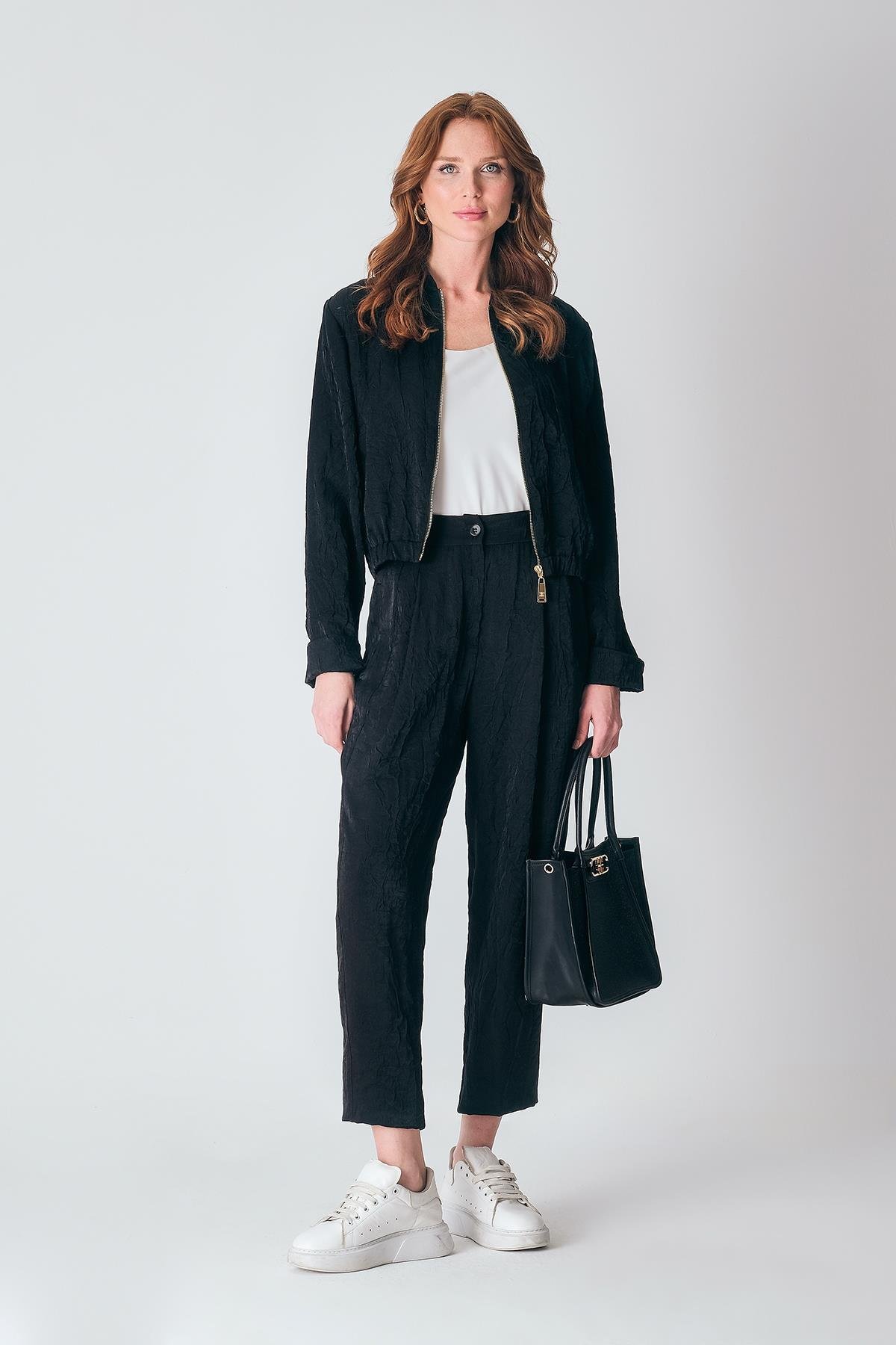 Parlak Görünümlü Yandan Cepli Kraşlı Pantolon