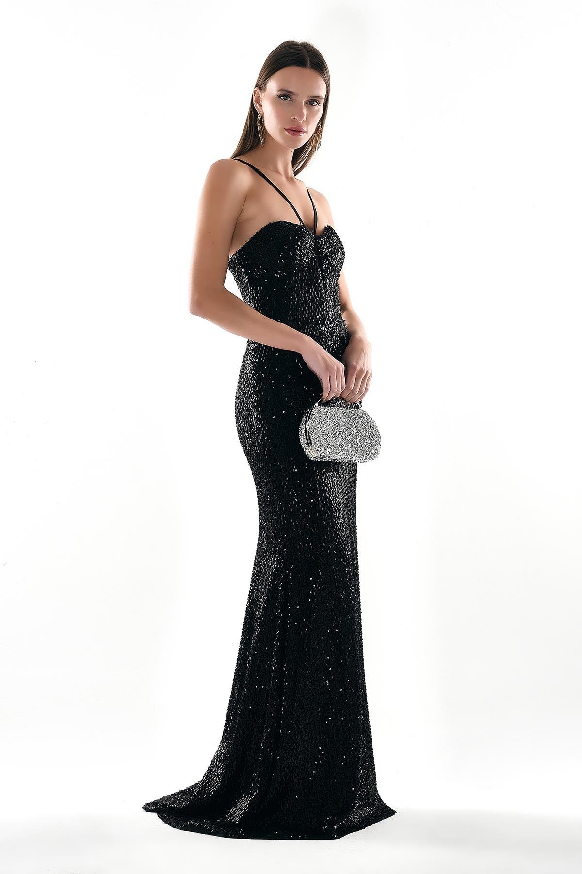 Pul Payet Göğüs Dekolteli Saten Askılı Maksi Boy Abiye Elbise