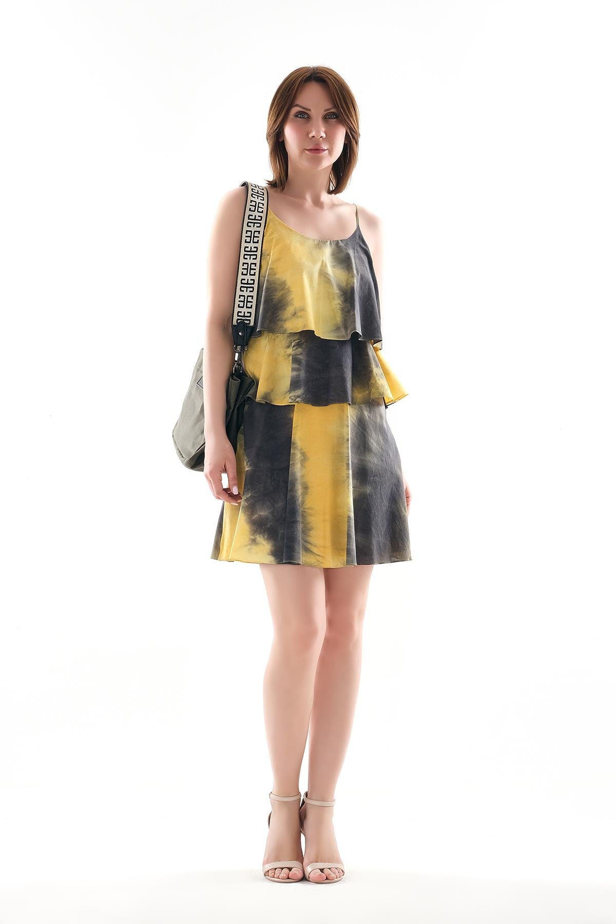 Renkli Ve Dinamik Desenli Katlı Mini Elbise