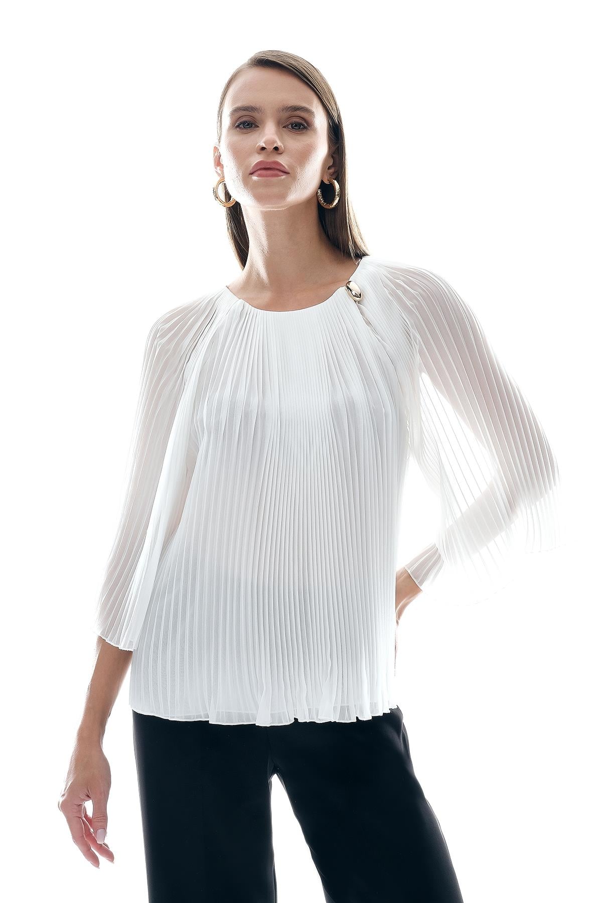 Şifon Piliseli Gold Aksesuarlı Bluz