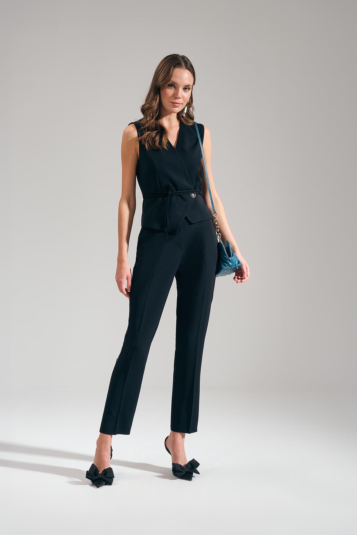 Tek Düğme Kapamalı Dar Paça Pantolon