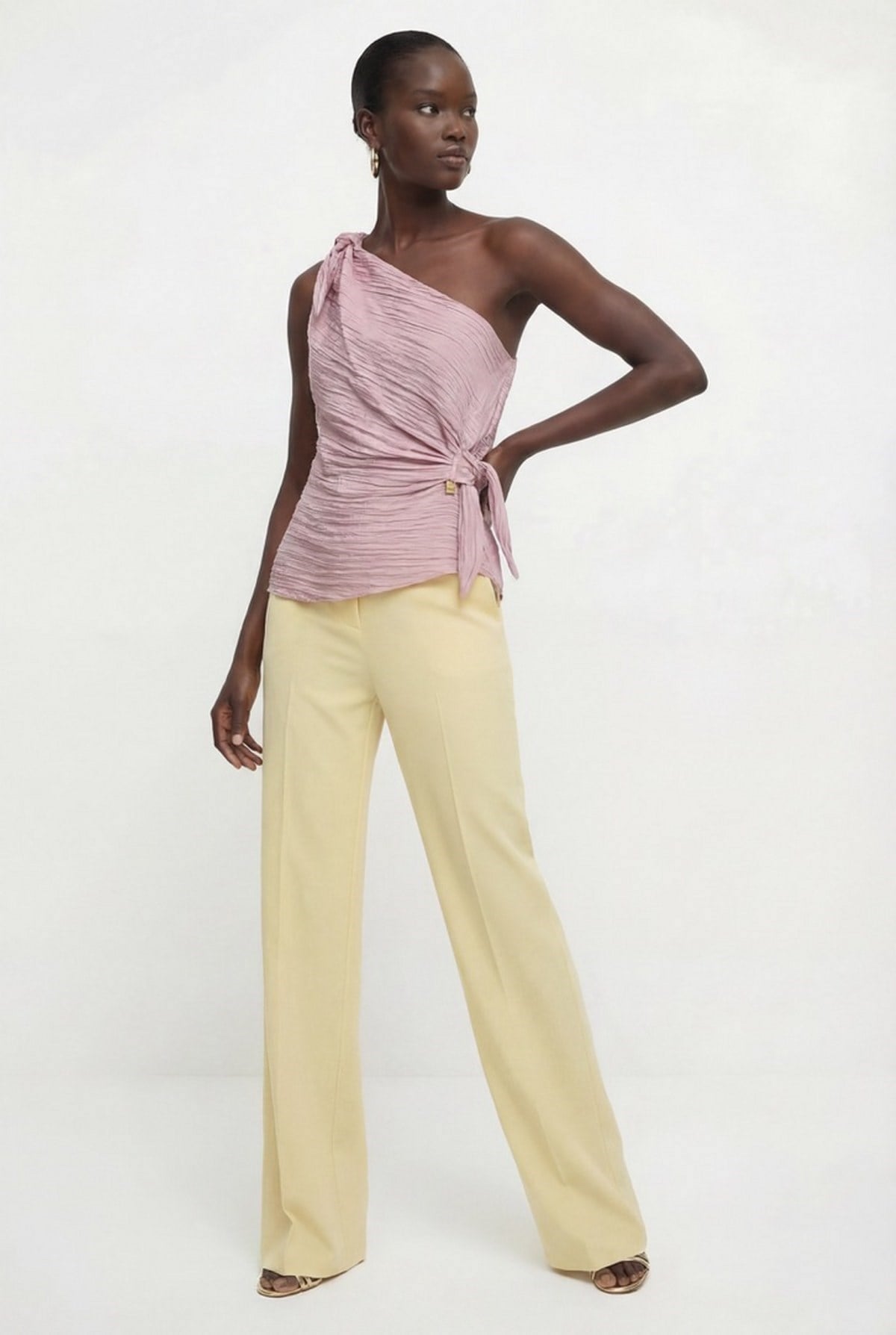 Tek Omuz Bağcıklı Bluz