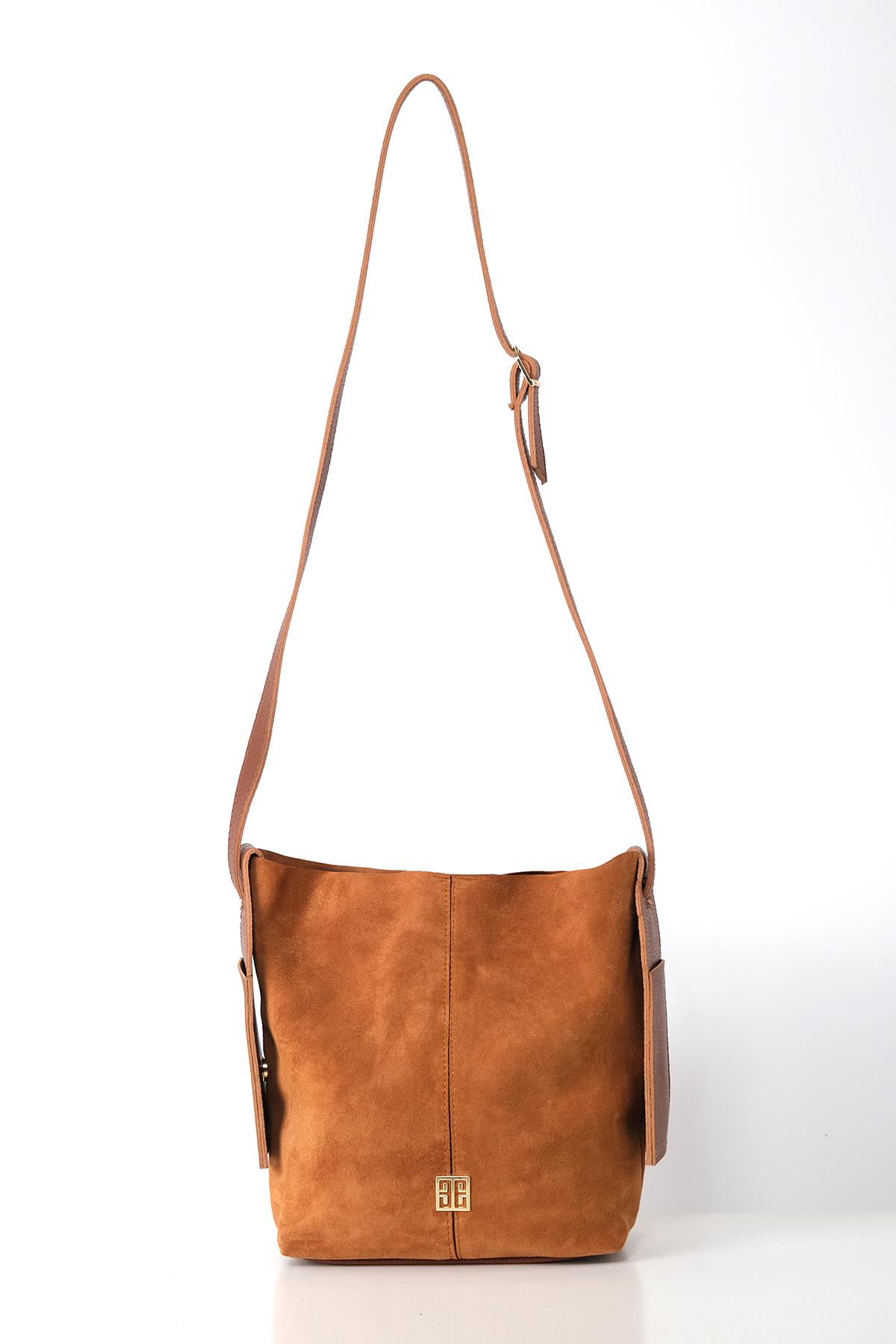 Vegan Deri Aksesuarlı Süet Garnili Askılı Ve Yavrulu Günlük Çanta