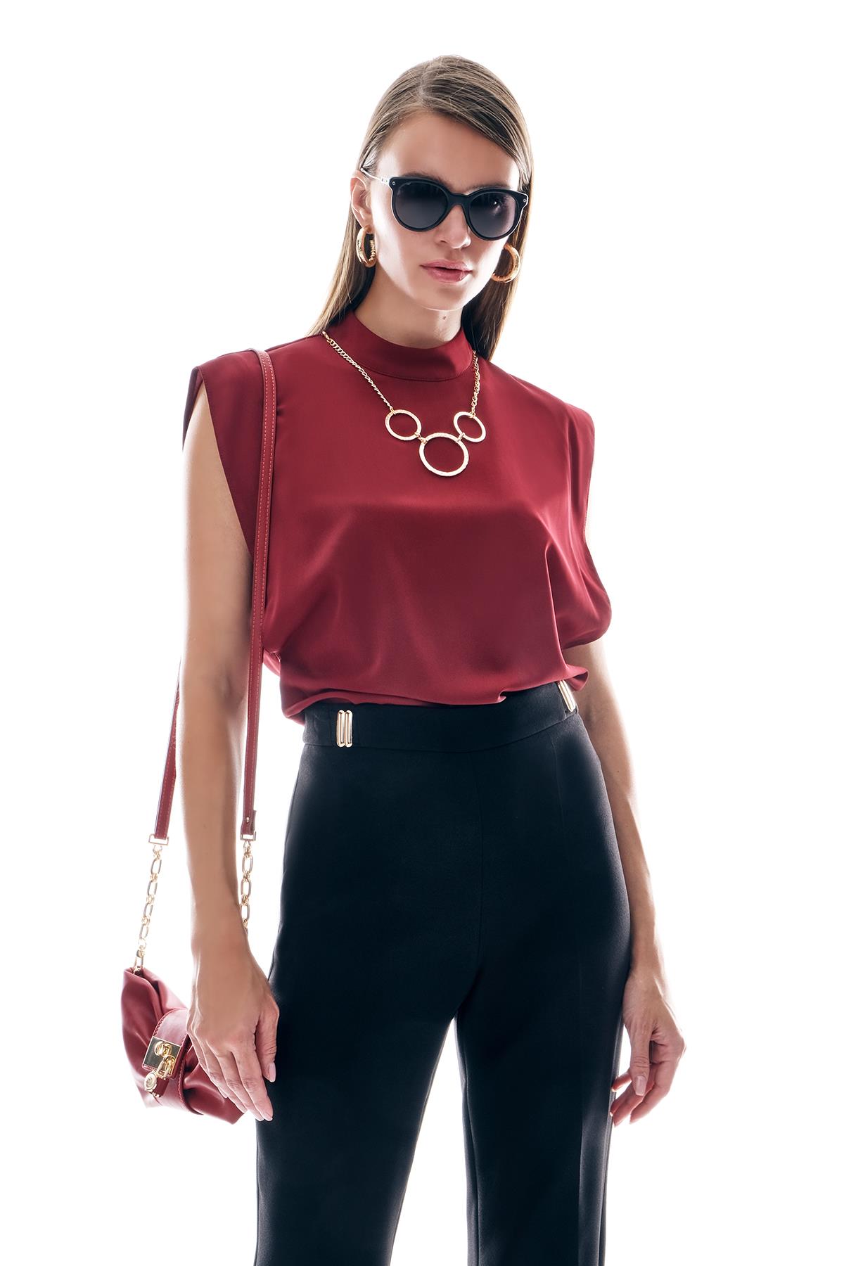 Yakası Kolyeli Şık Body