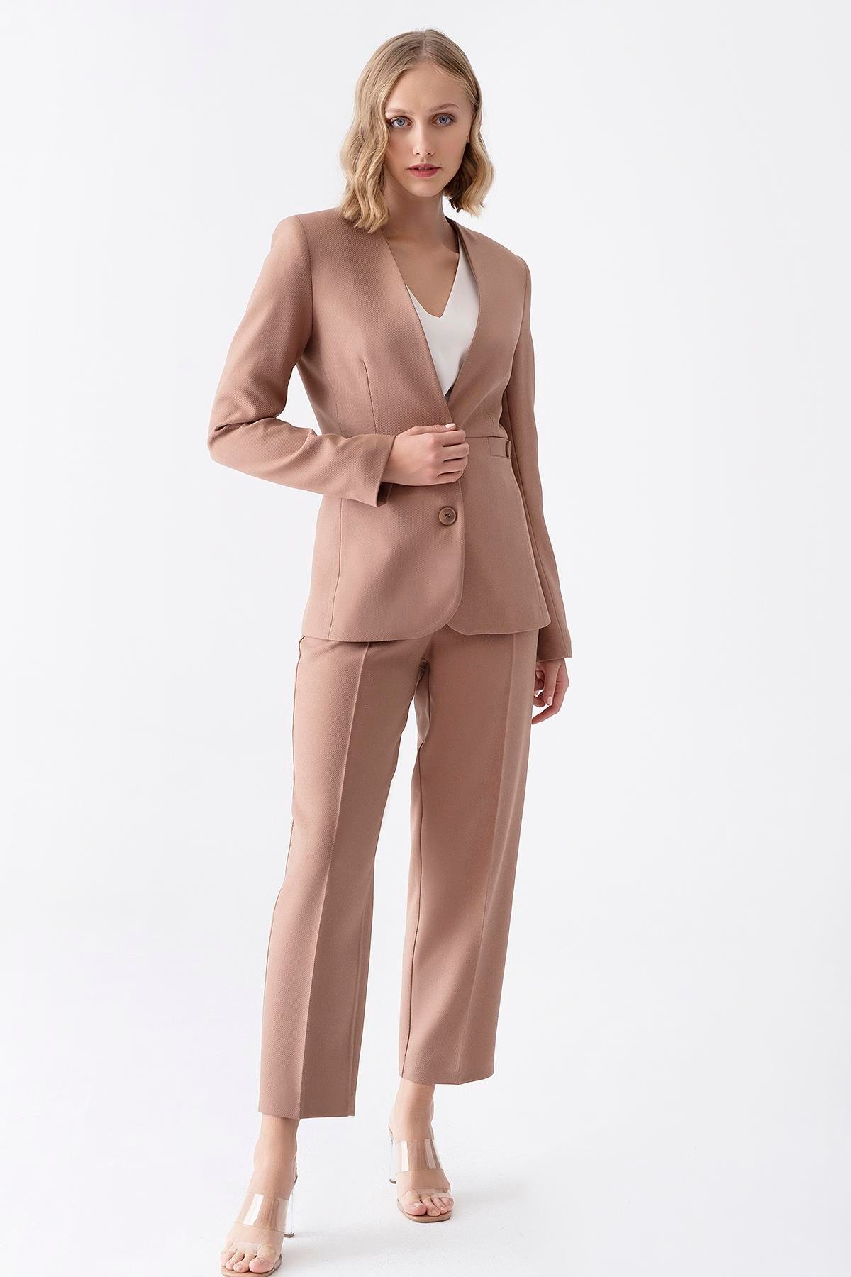 Yakasız Önden Düğmeli Şık Ceket