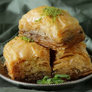 Baqqalia Isler Special Dry Baklava with Antep Pistachio 500g - Baqqalia.com - One-Stop-Shop for Turkey's Best Baklava Brands - Enjoy best prices with free worldwide shipping for every order over $150
