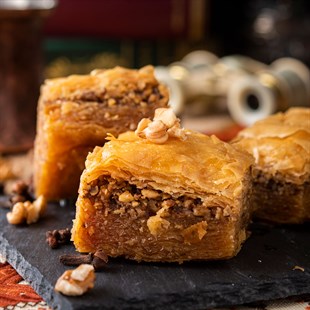 Baqqalia Isler Walnut Baklava 500g - Baqqalia.com - One-Stop-Shop for Turkey's Best Baklava Brands - Enjoy best prices with free worldwide shipping for every order over $150