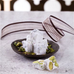 Hafiz Mustafa Turkish Delight with Pistachio and Milk 1kg - Baqqalia.com - The Best Shop to Buy Turkish Food and Products - Worldwide Free Shipping for Every Order Above $150