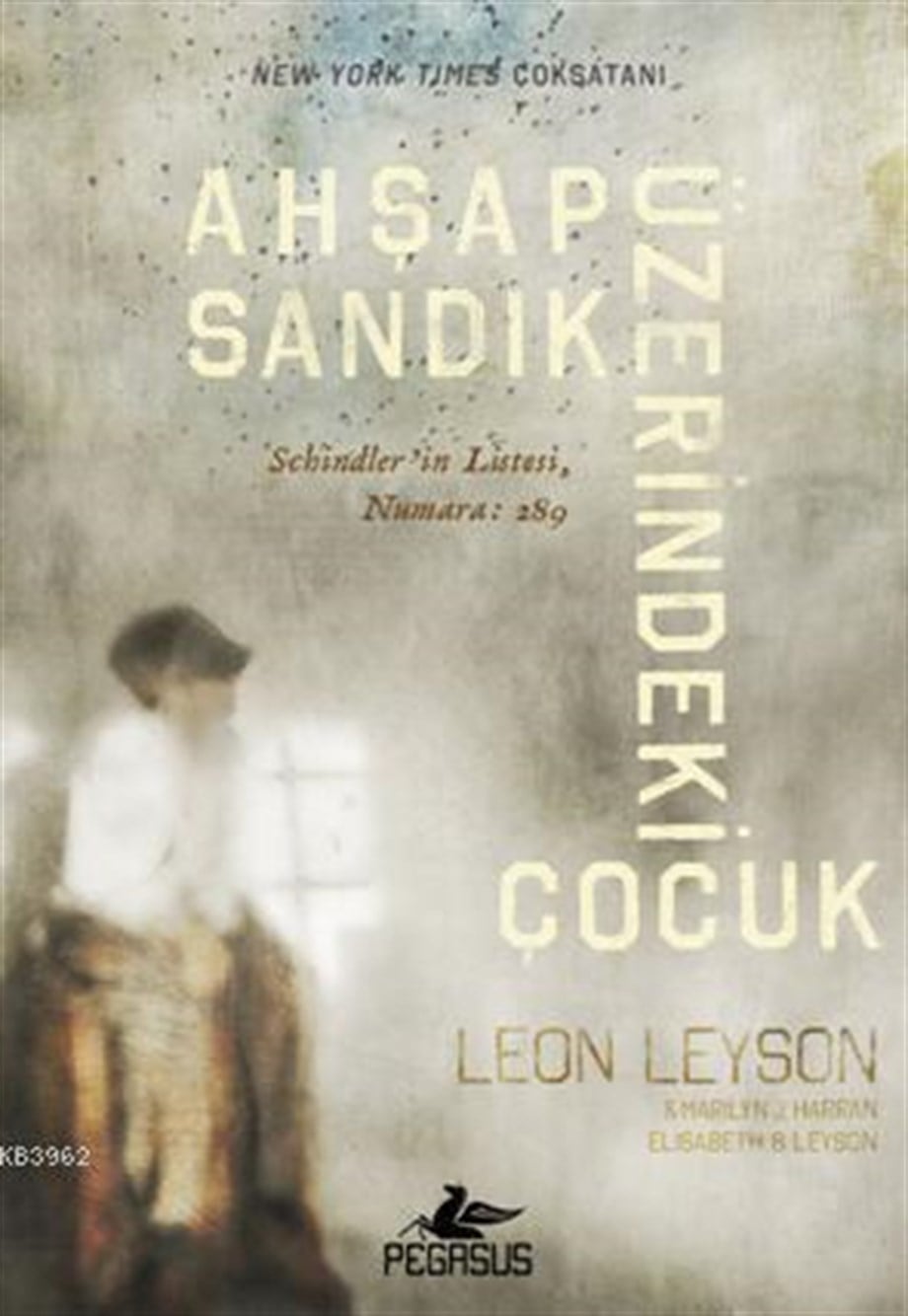 Ahşap Sandık Üzerindeki Çocuk (Ciltli)