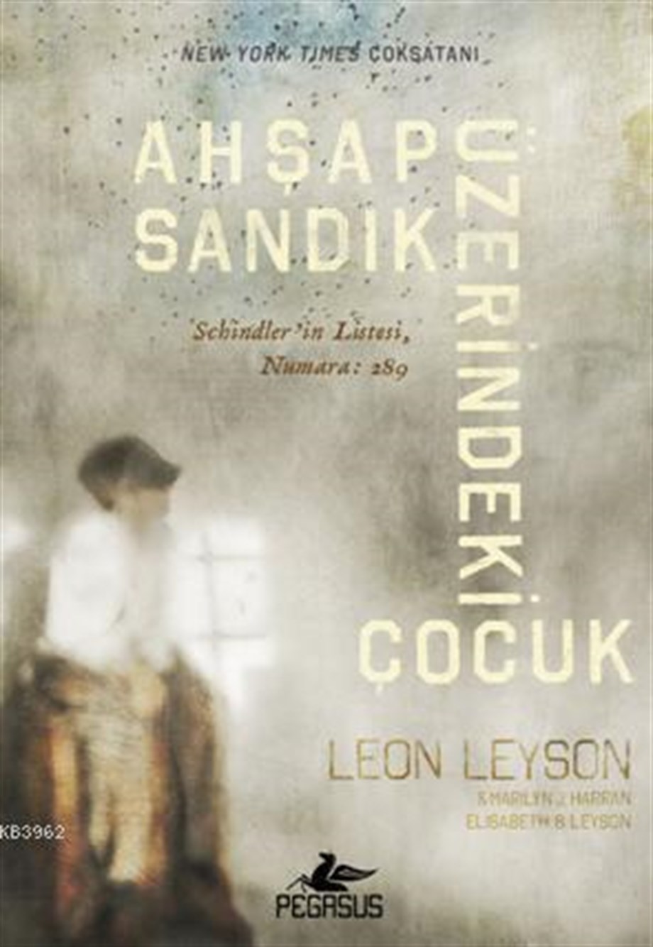 Ahşap Sandık Üzerindeki Çocuk (Ciltli)