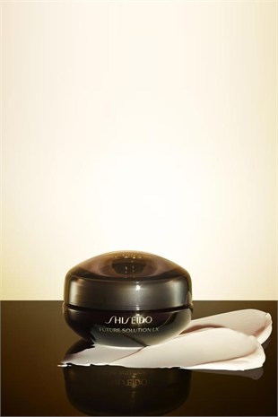 Shiseido Future Solutıon LX Regenerating Göz ve Dudak Kremi 17 ml
