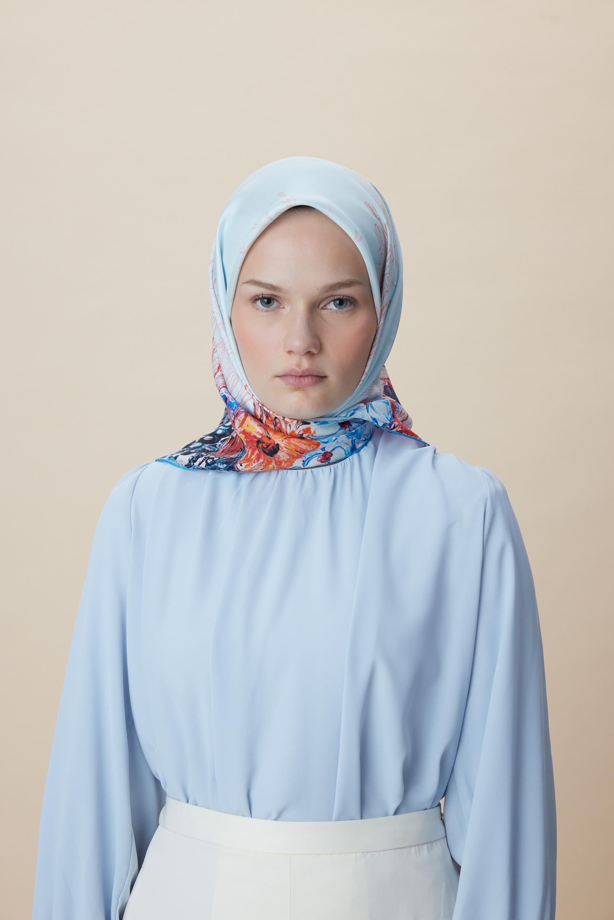 DERİN TİVİL İPEK EŞARP 90*90 CM - MAVİ