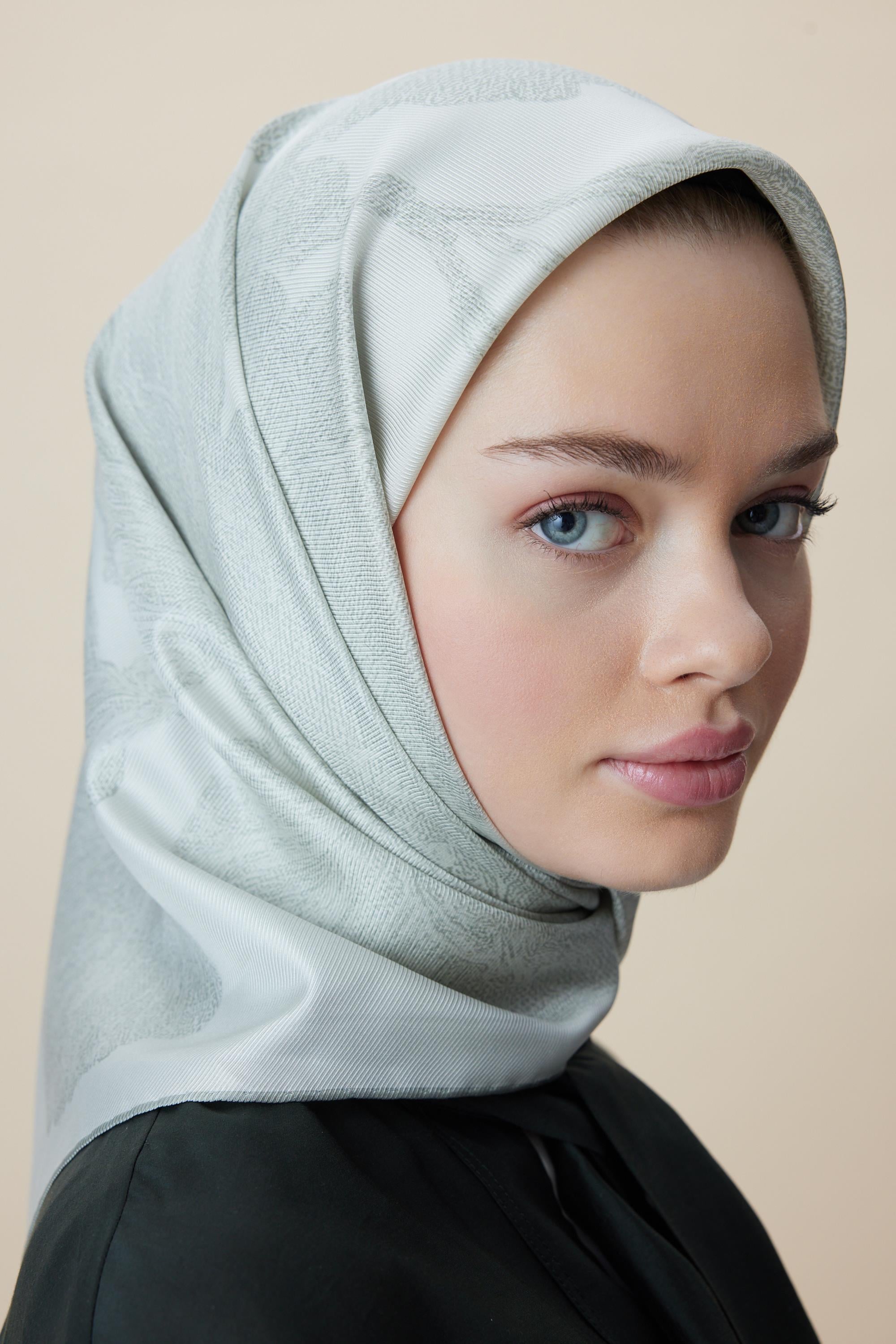 FARAH MULBERRY İPEK EŞARP 90*90 CM - ADAÇAYI