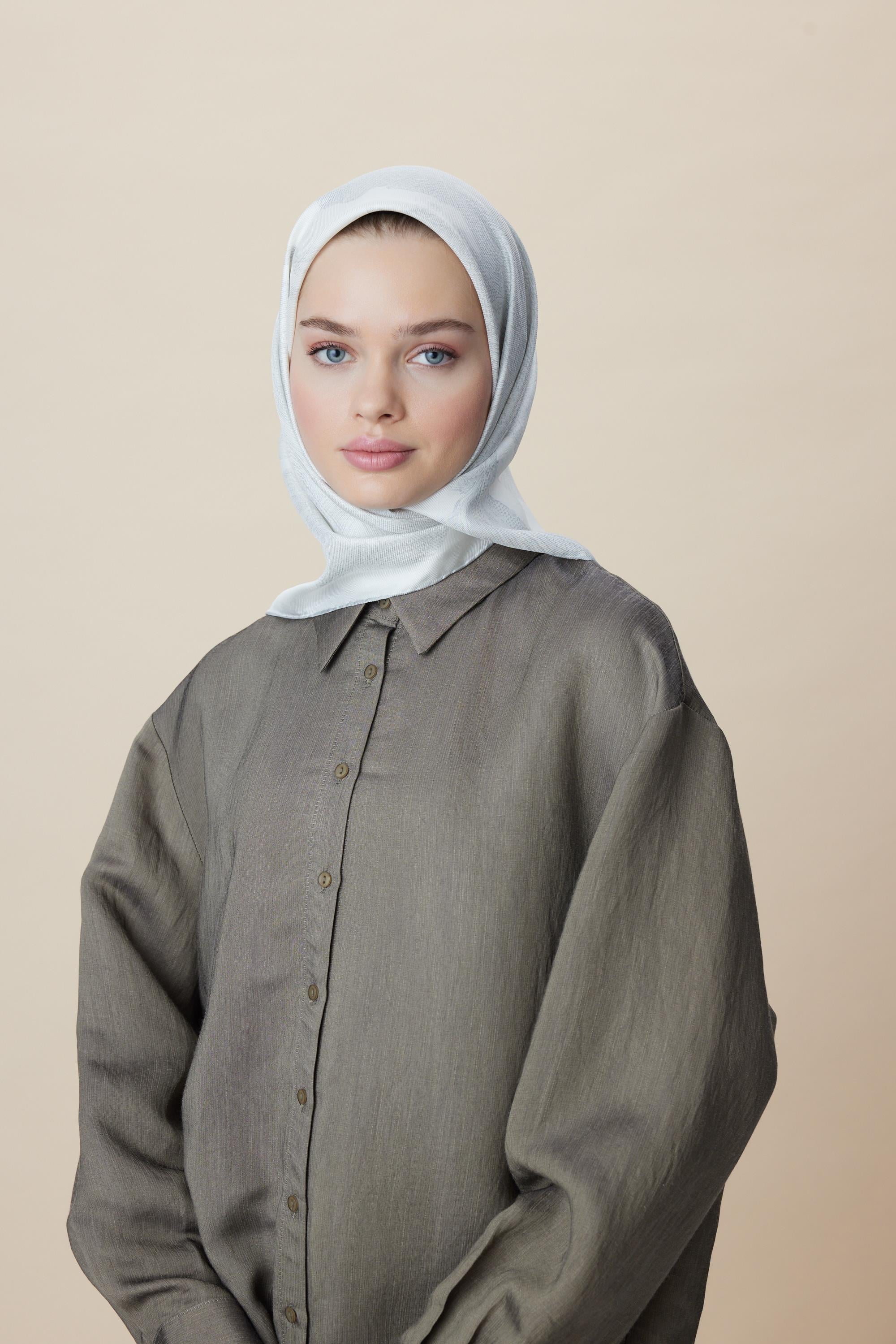 FARAH MULBERRY İPEK EŞARP 90*90 CM - GÜMÜŞ