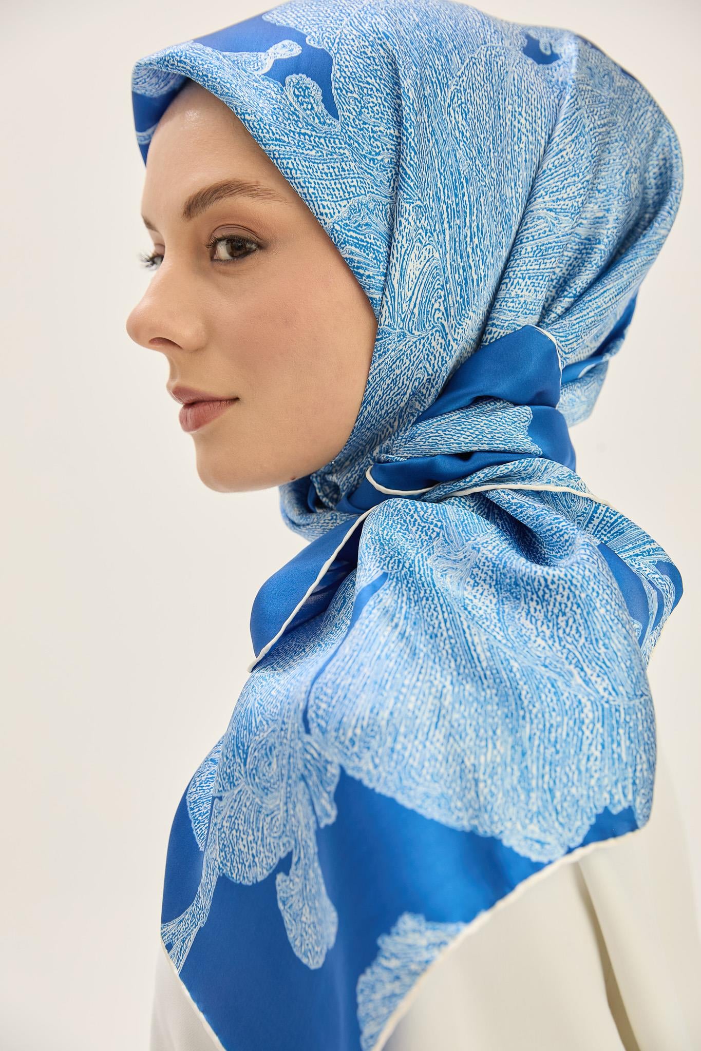 FARAH SURA İPEK EŞARP 90*90 CM - KOYU MAVİ