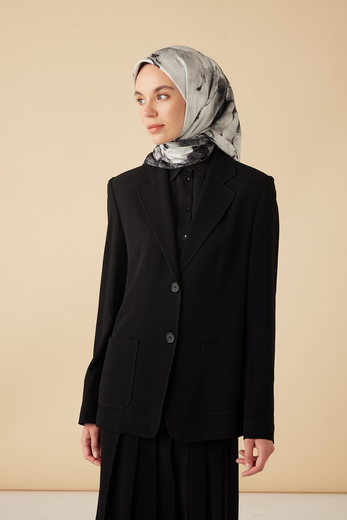 GELİNCİK TİVİL İPEK EŞARP 90*90 CM - SİYAH