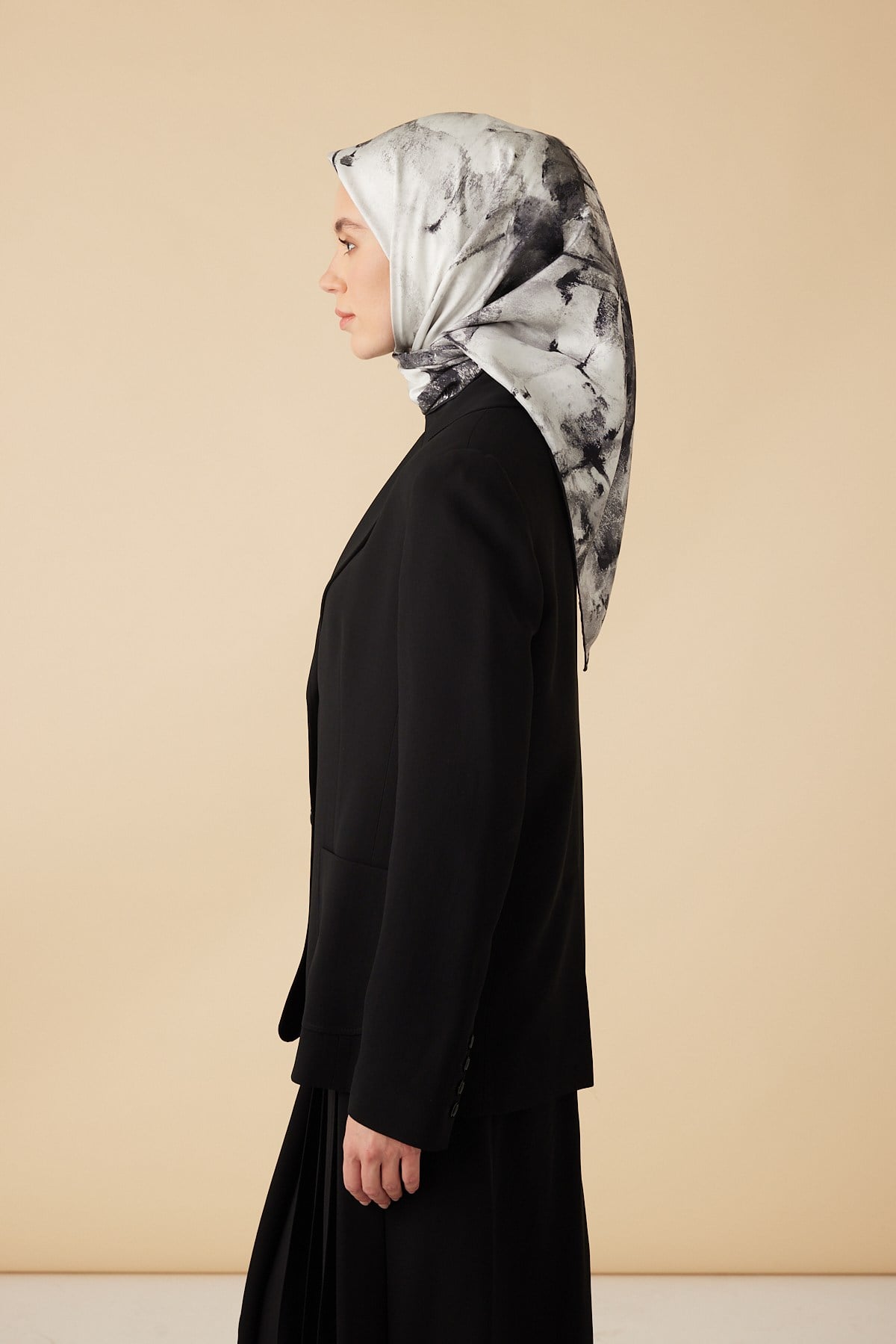 GELİNCİK TİVİL İPEK EŞARP 90*90 CM - SİYAH