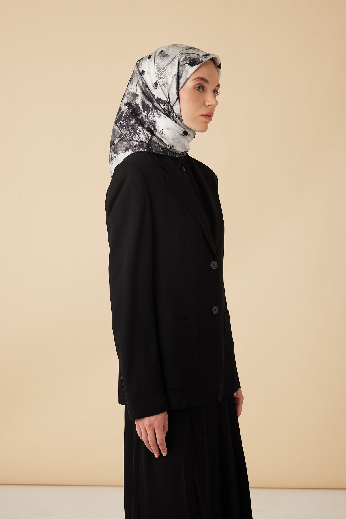 GELİNCİK TİVİL İPEK EŞARP 90*90 CM - SİYAH