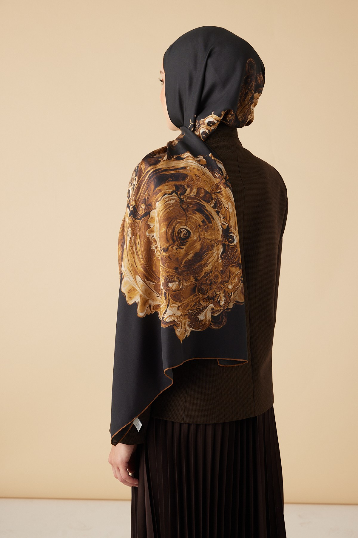 HARE PAMUK İPEK ŞAL 70*190 CM - GOLD SİYAH