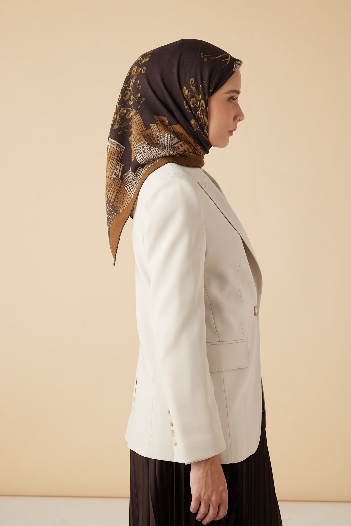 HAYAT YÜN ÜÇGEN ŞAL 140*140/2 CM - KAHVERENGİ