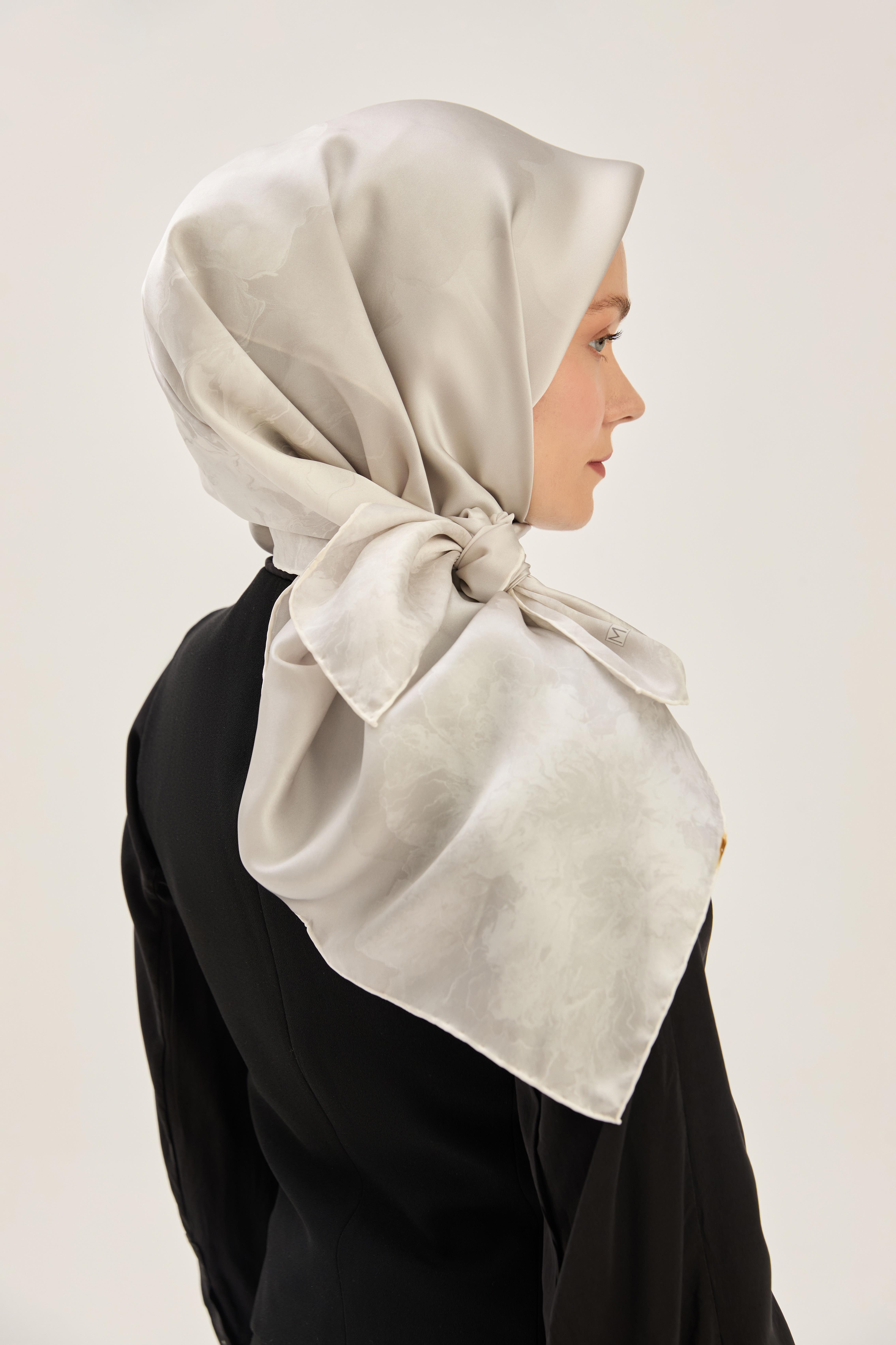 KATRE SURA İPEK EŞARP 90*90 CM - AÇIK GRİ
