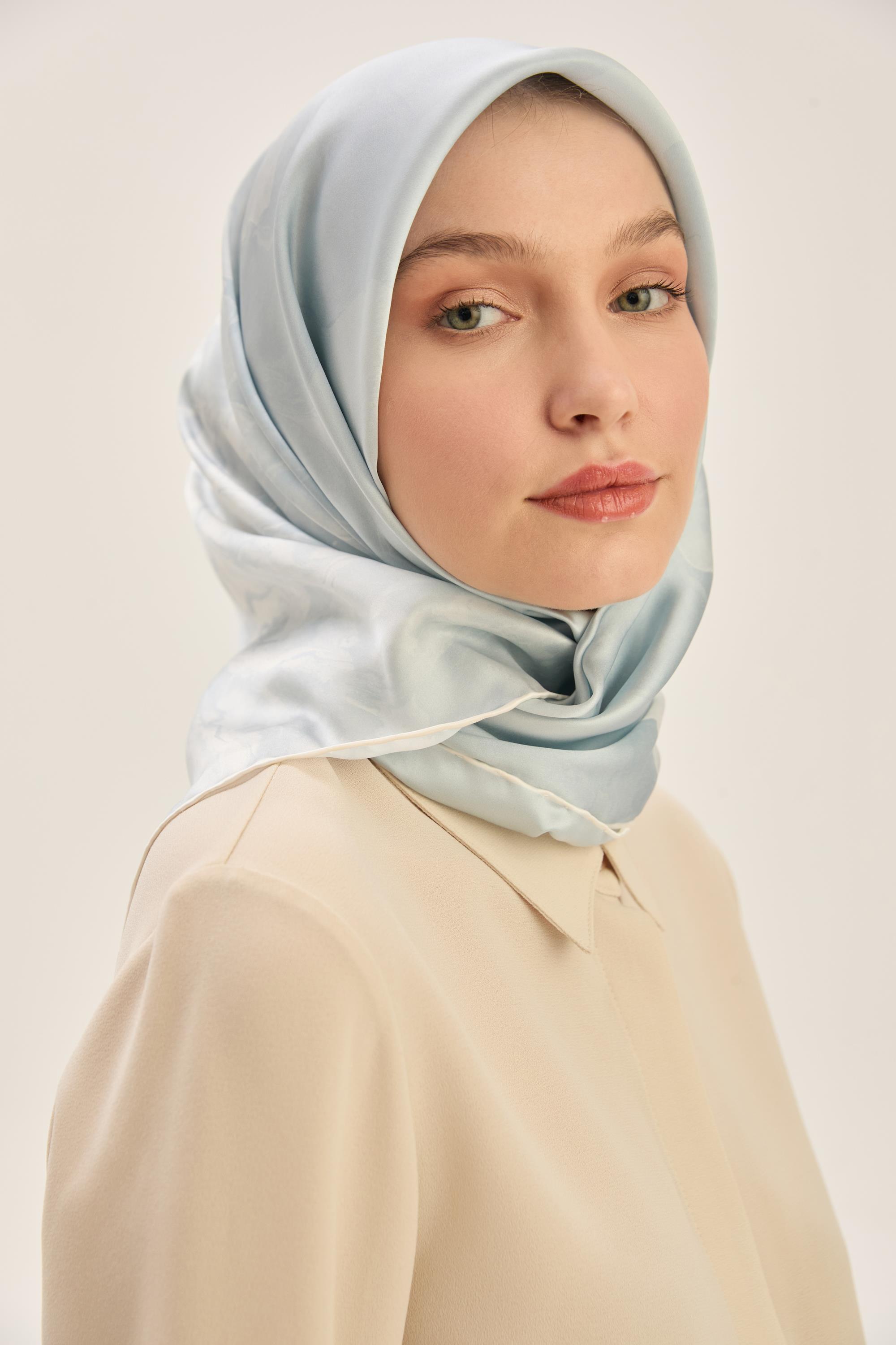 KATRE SURA İPEK EŞARP 90*90 CM - AÇIK MAVİ