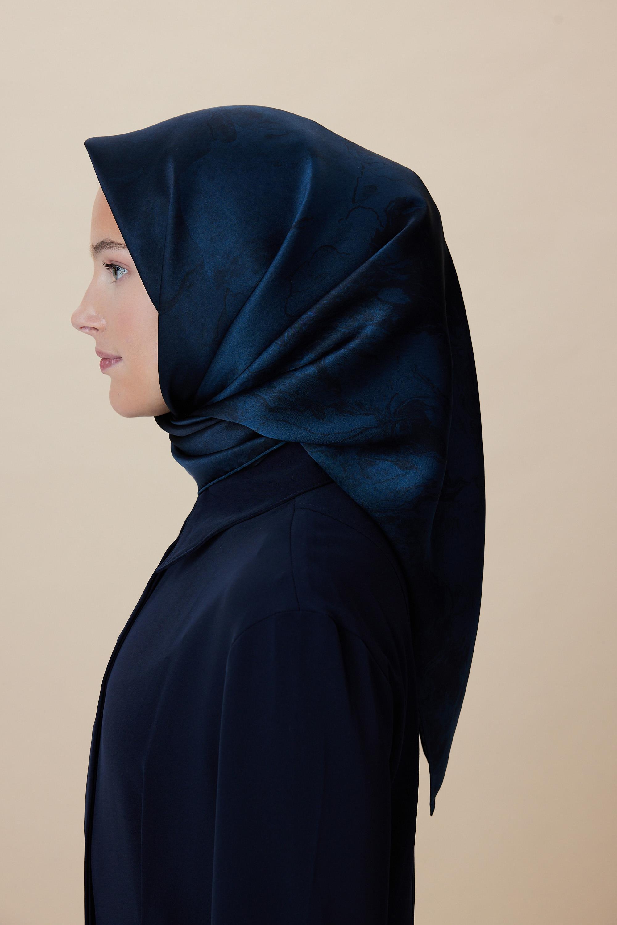 KATRE SURA İPEK EŞARP 90*90 CM - KOYU LACİVERT