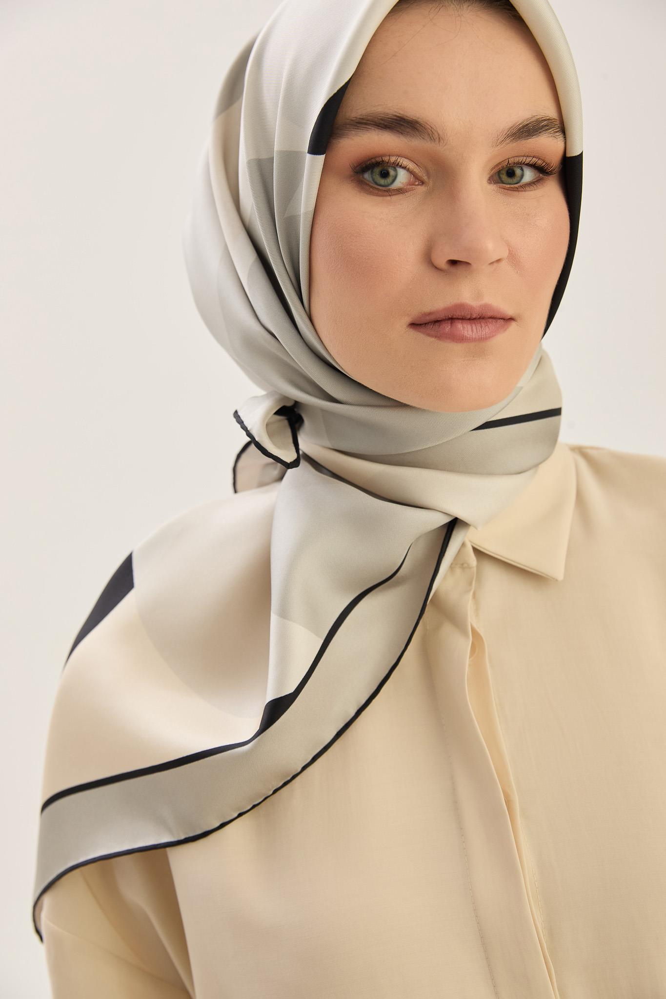 LALE TİVİL İPEK EŞARP 90*90 CM - SİYAH