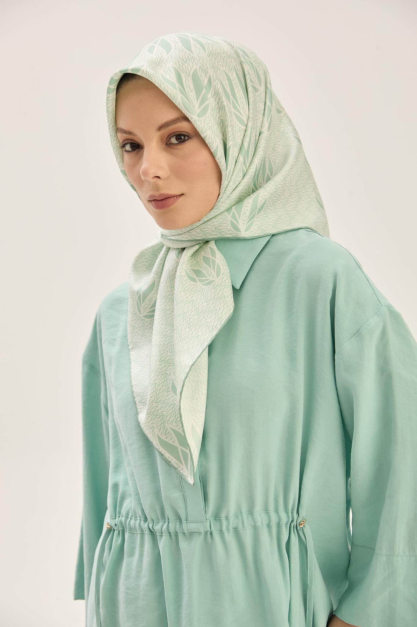 LAVİ TİVİL İPEK EŞARP 90*90 CM - YEŞİL
