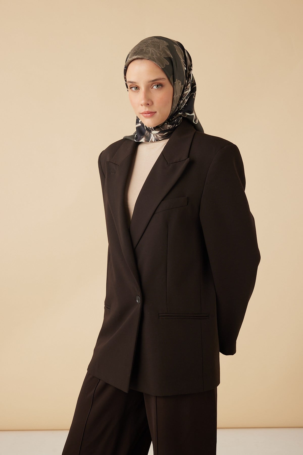 NEŞVE TİVİL İPEK EŞARP 90*90 CM - ACI KAHVE