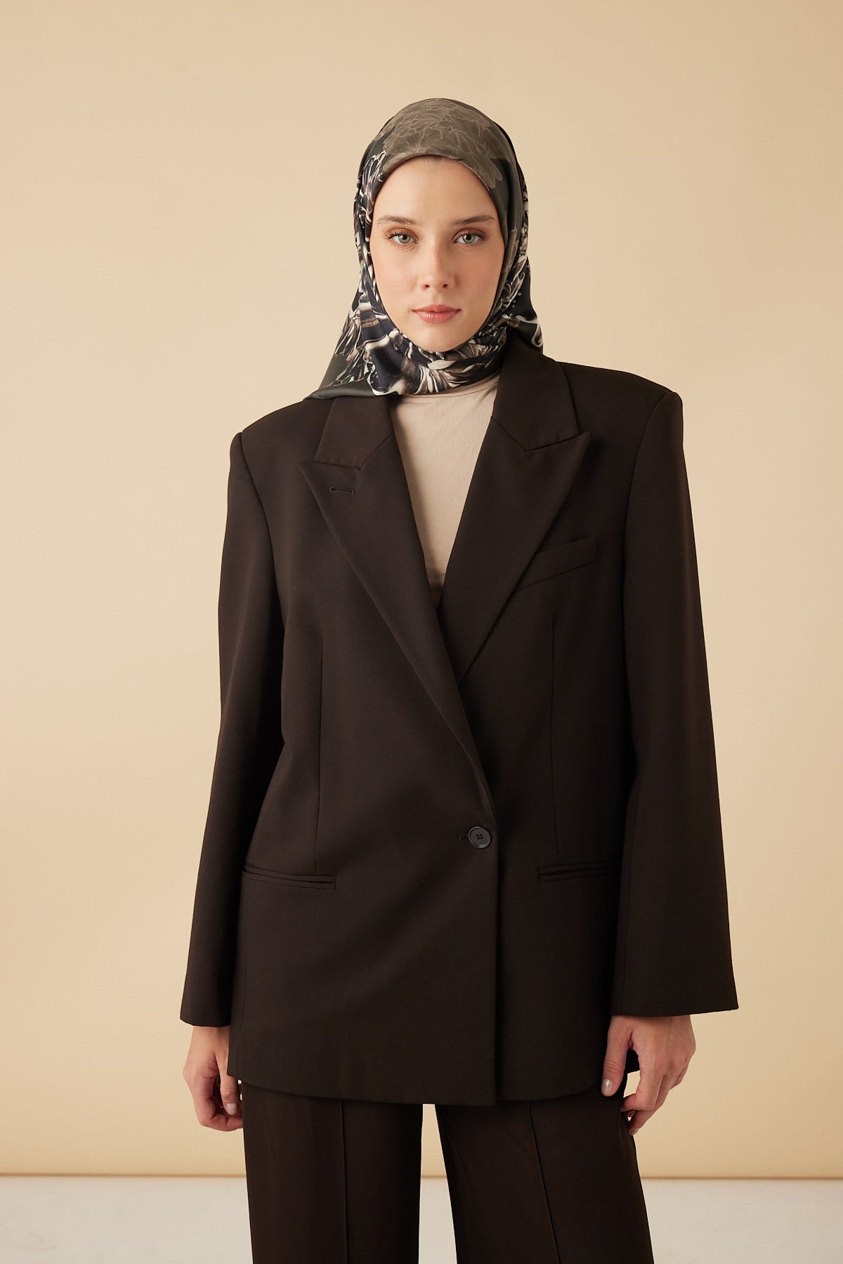 NEŞVE TİVİL İPEK EŞARP 90*90 CM - ACI KAHVE