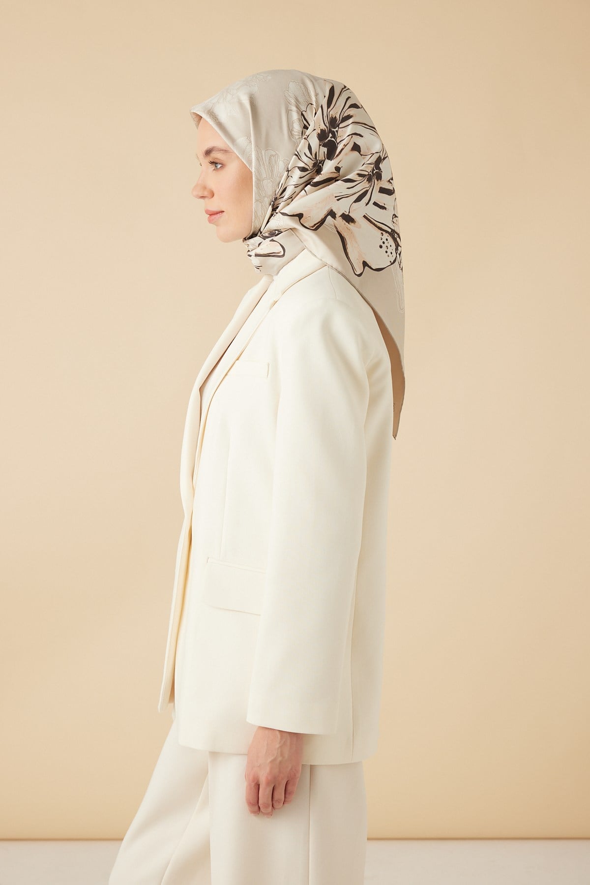 NEŞVE TİVİL İPEK EŞARP 90*90 CM - BEJ