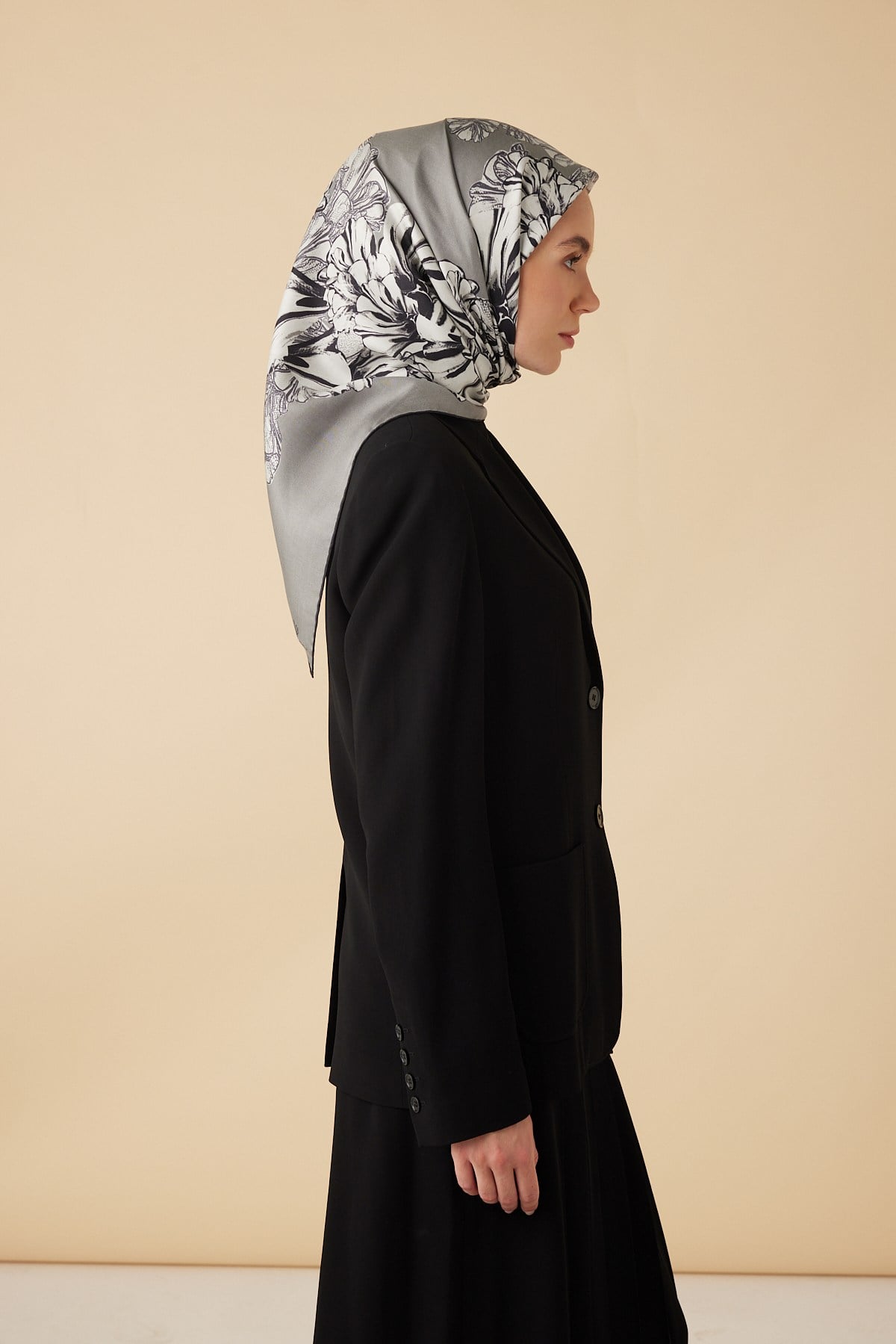 NEŞVE TİVİL İPEK EŞARP 90*90 CM - GRİ