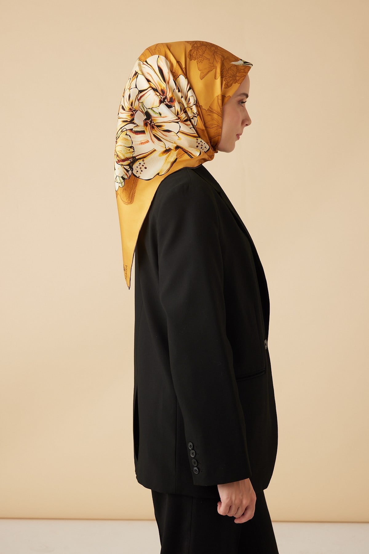 NEŞVE TİVİL İPEK EŞARP 90*90 CM - HARDAL