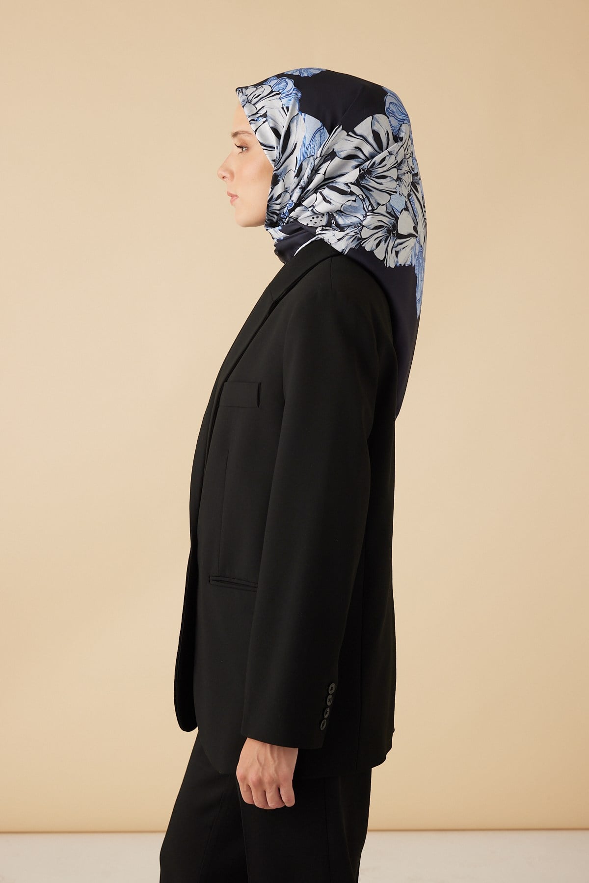NEŞVE TİVİL İPEK EŞARP 90*90 CM - LACİVERT