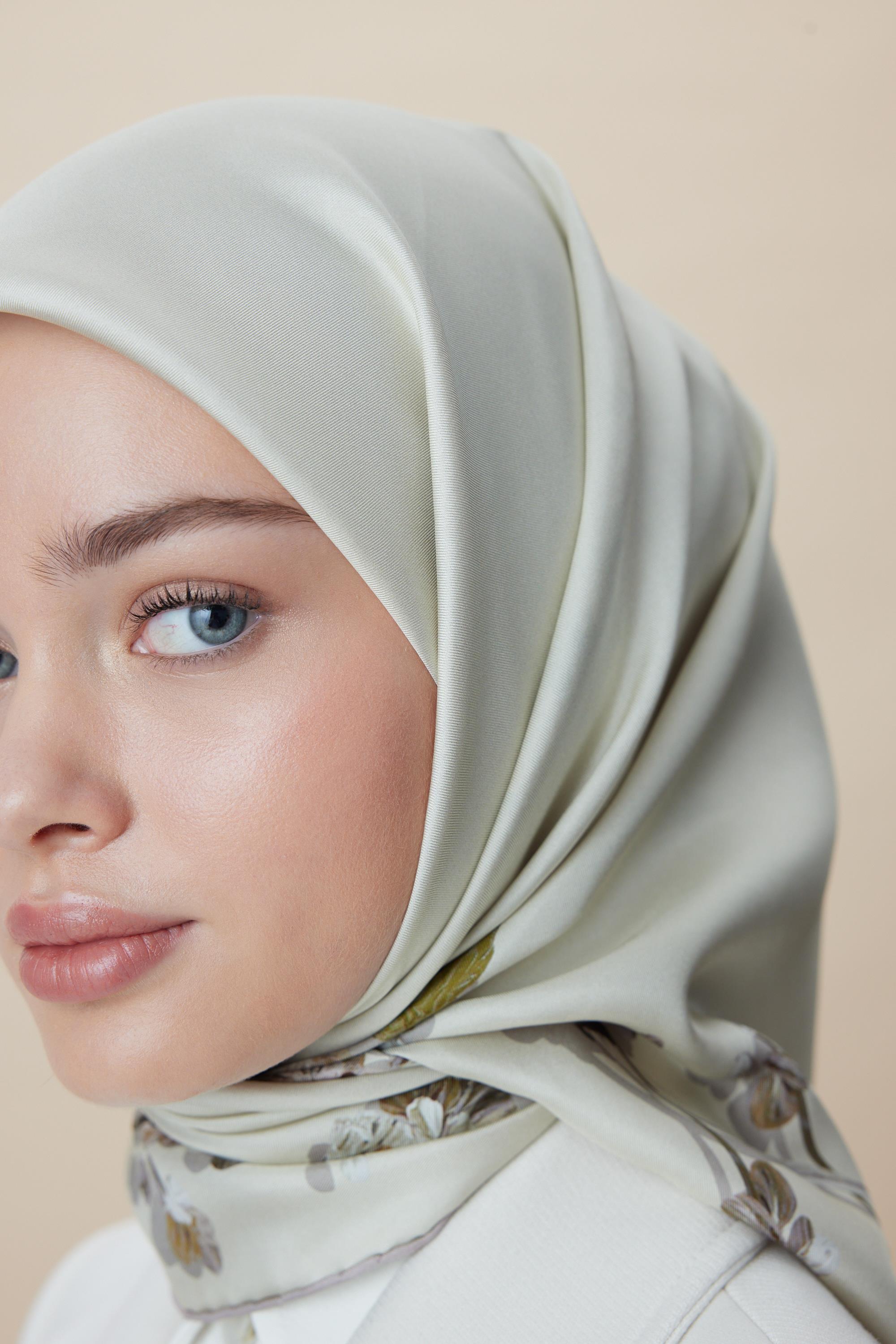 NEVA ÇİFT TARAFLI TİVİL İPEK EŞARP 90*90 CM - KREM