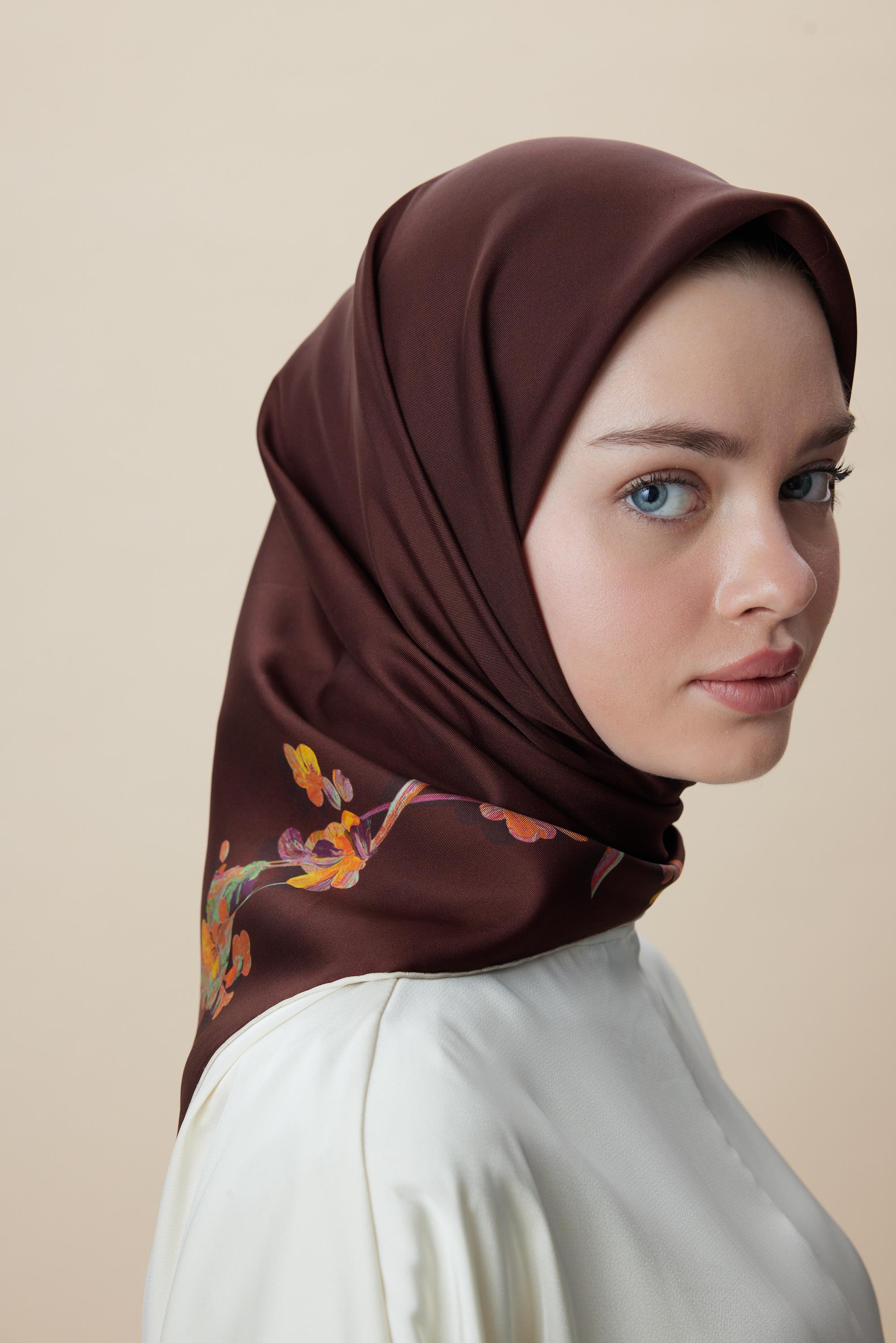NEVA ÇİFT TARAFLI TİVİL İPEK EŞARP 90*90 CM - BORDO KAHVERENGİ