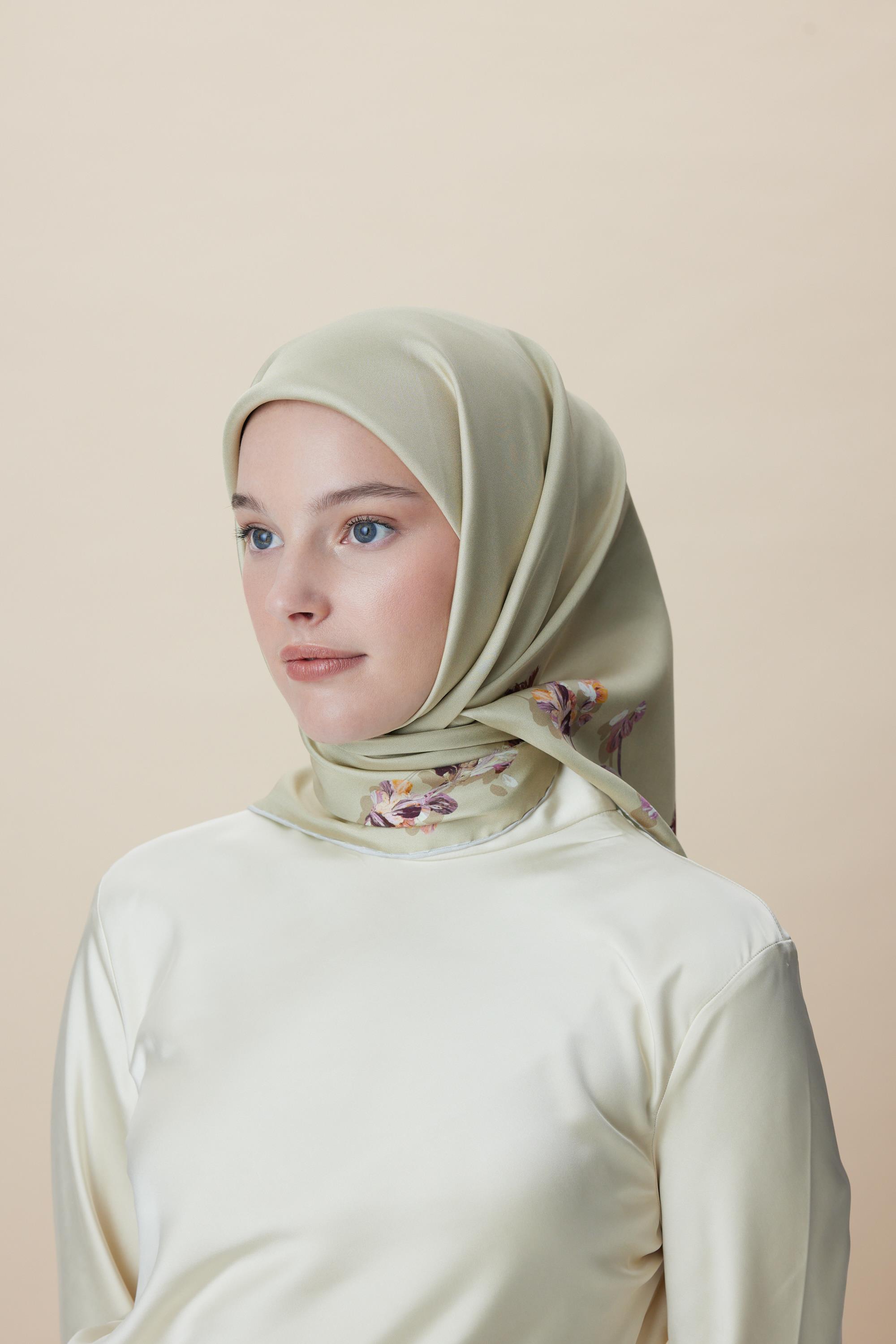 NEVA ÇİFT TARAFLI TİVİL İPEK EŞARP 90*90 CM - KREM