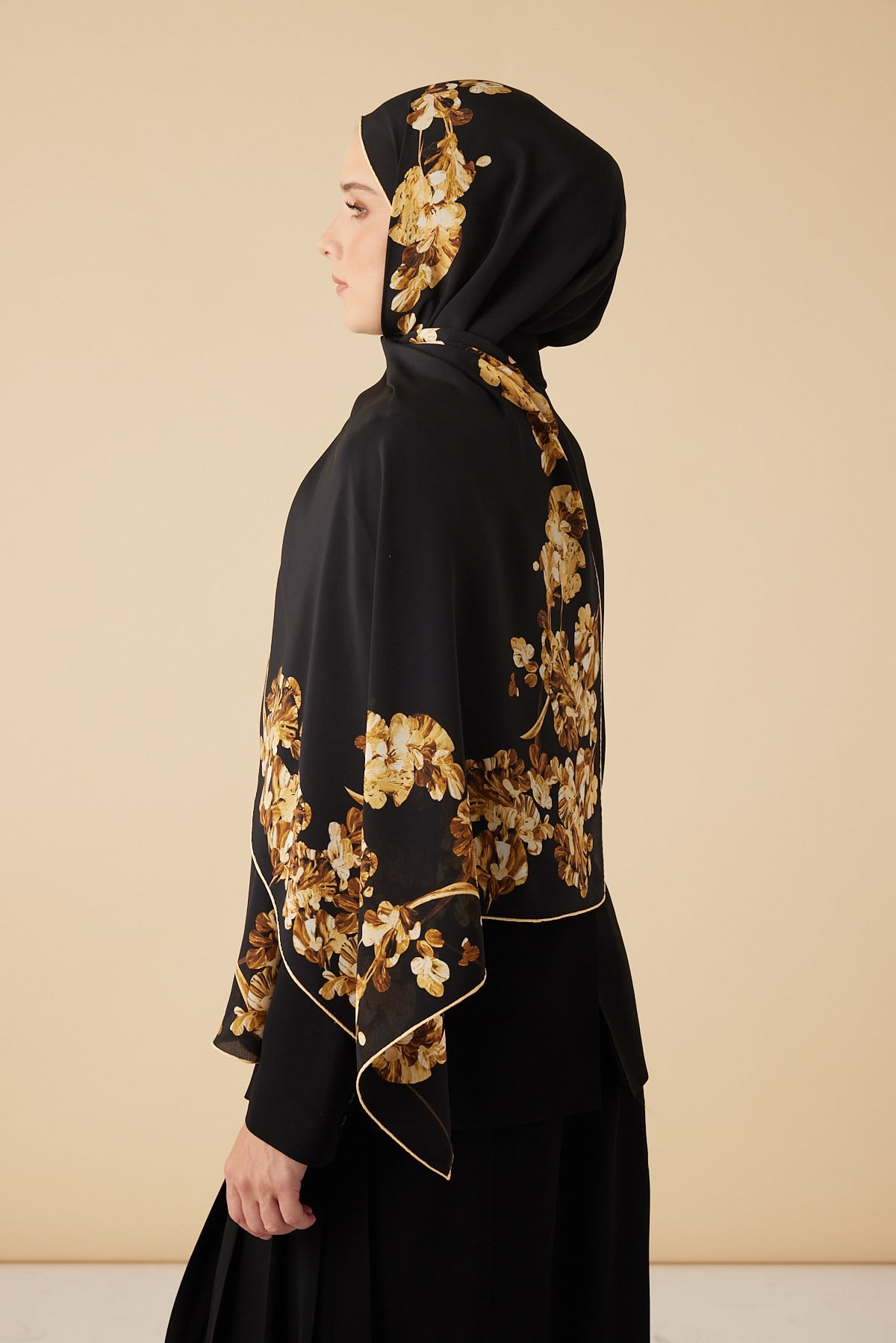 NEVA KREP İPEK ŞAL 70*190 CM - GOLD SİYAH