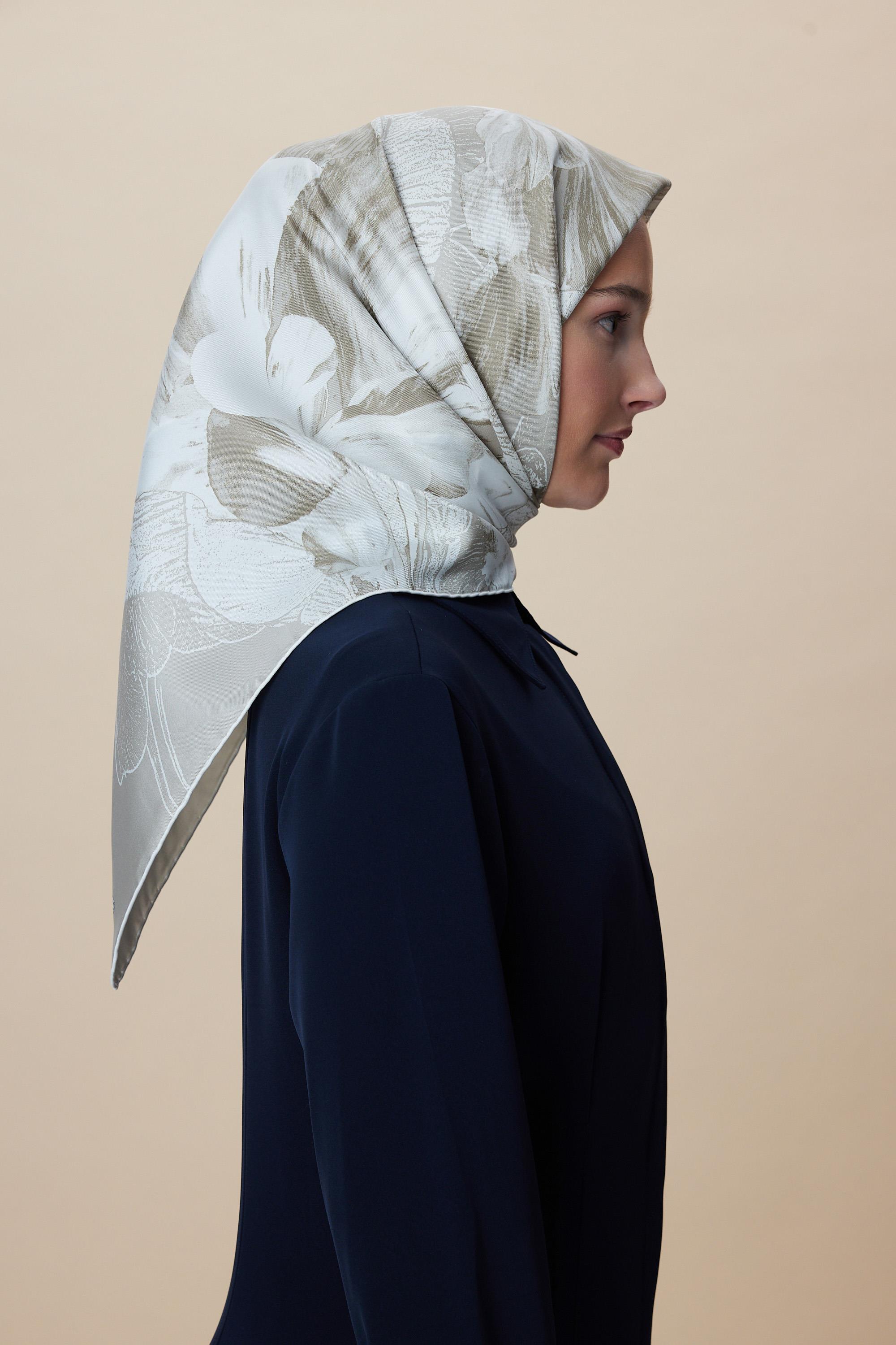 NÜVE TİVİL İPEK EŞARP 90*90 CM - KOYU BEJ