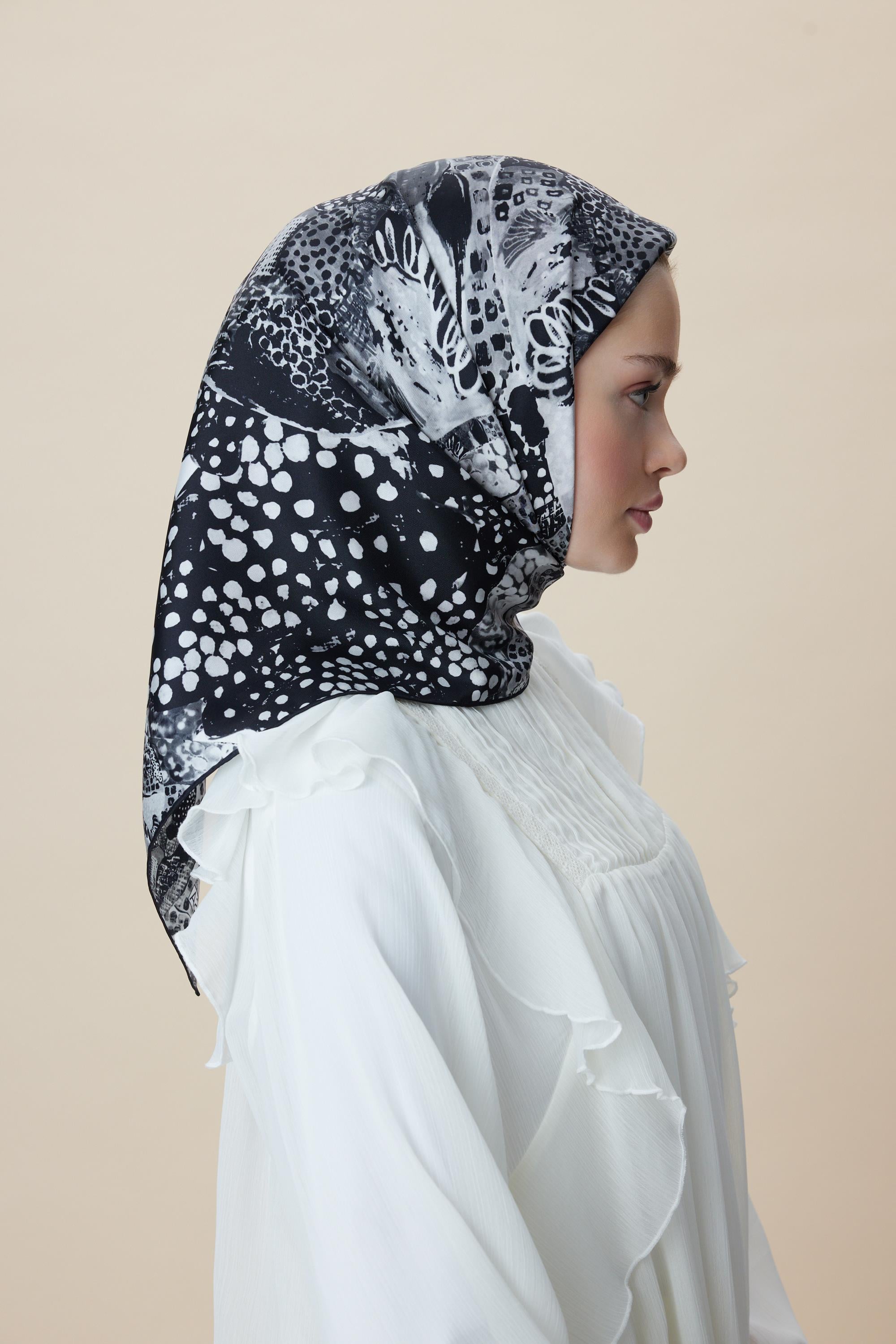 RENGİN TİVİL İPEK EŞARP 90*90 CM - SİYAH